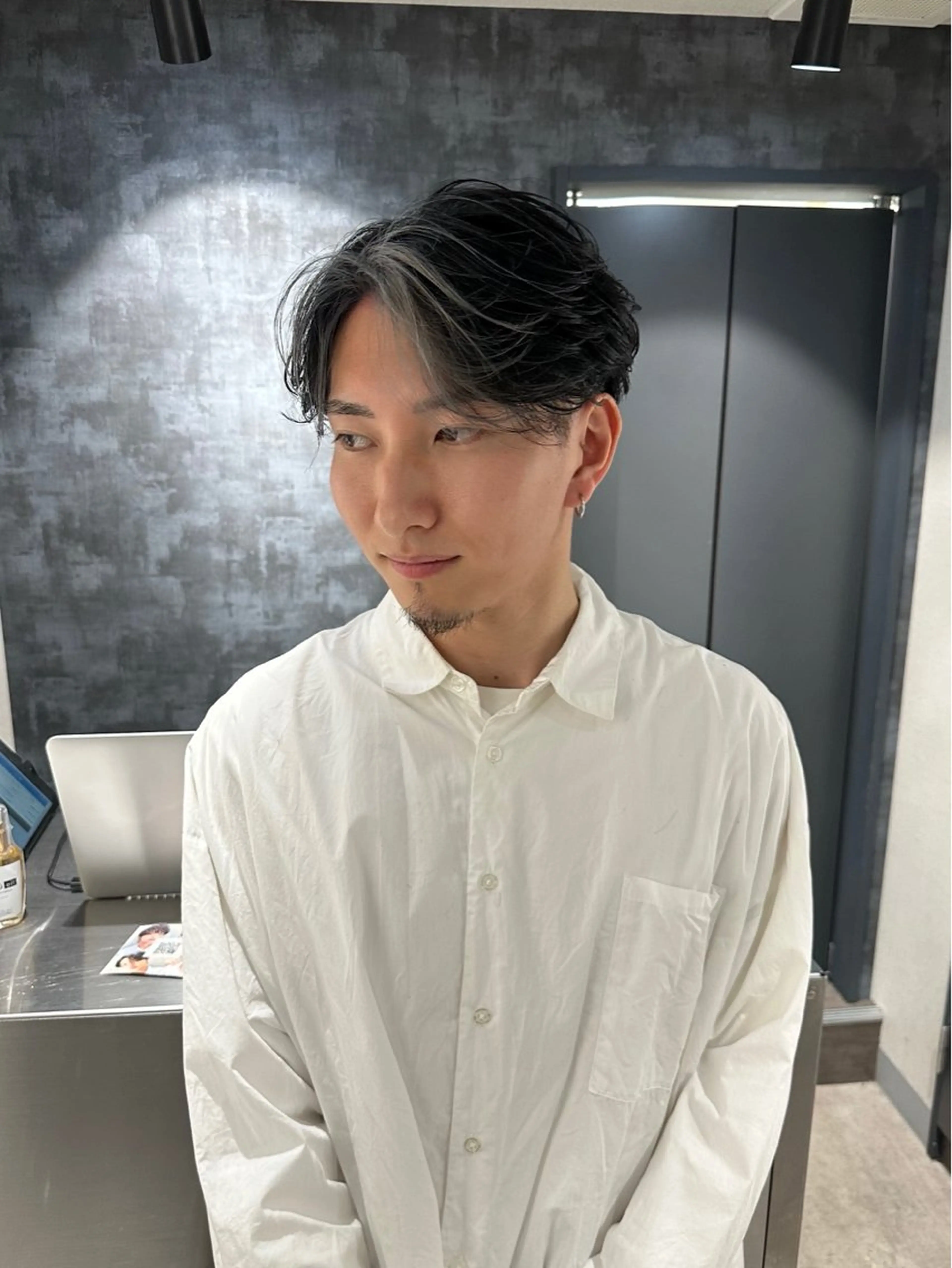 ミディアム カラー メンズ カット ヘアカラー 💈原宿指名No.1 センターパート💈のヘアスタイル