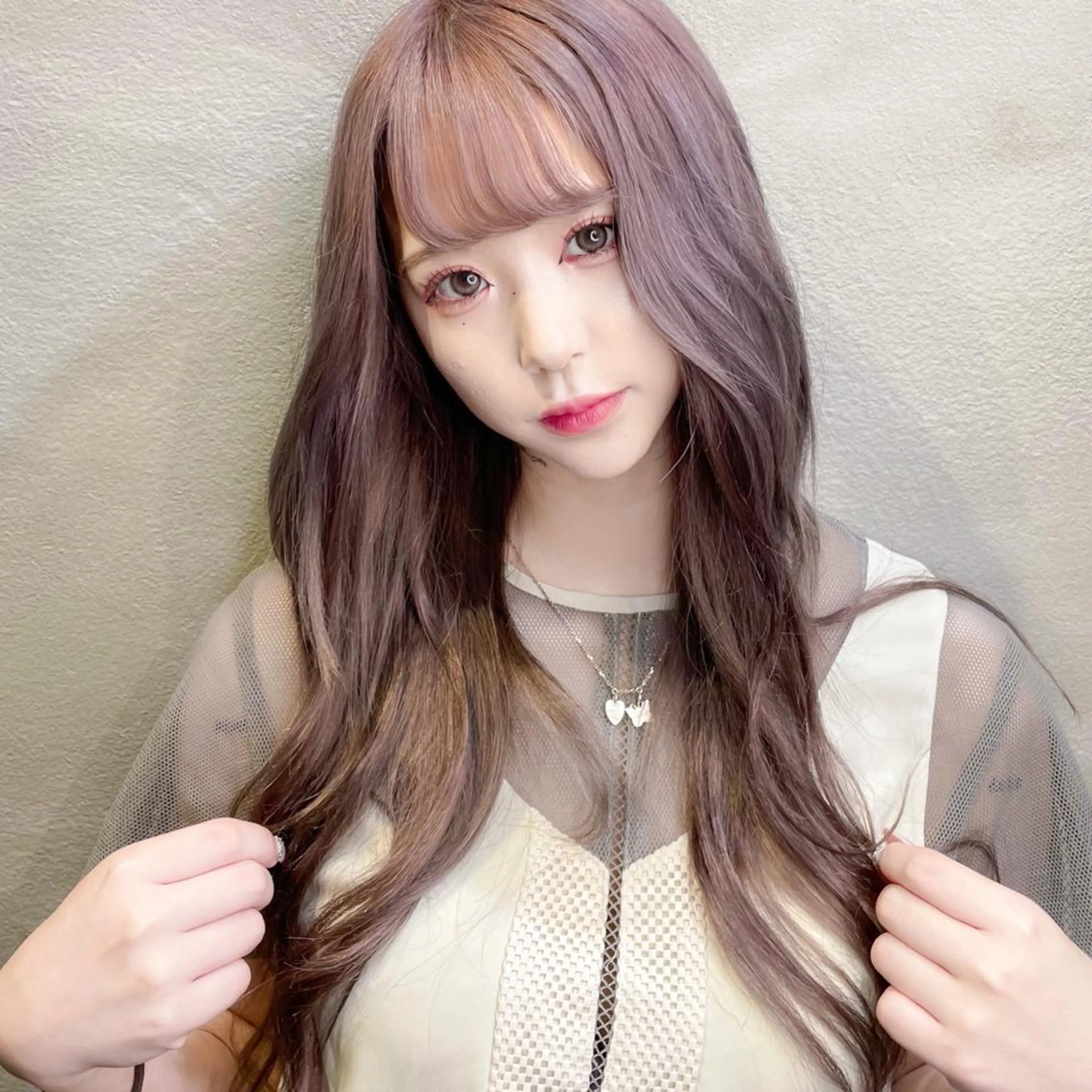 ロング カラー アディクシーカラー ベージュカラー 黒髪 ブリーチ ブルーカラー 透明感カラー×小 顔レイヤー♡ヒデさんのヘアスタイル