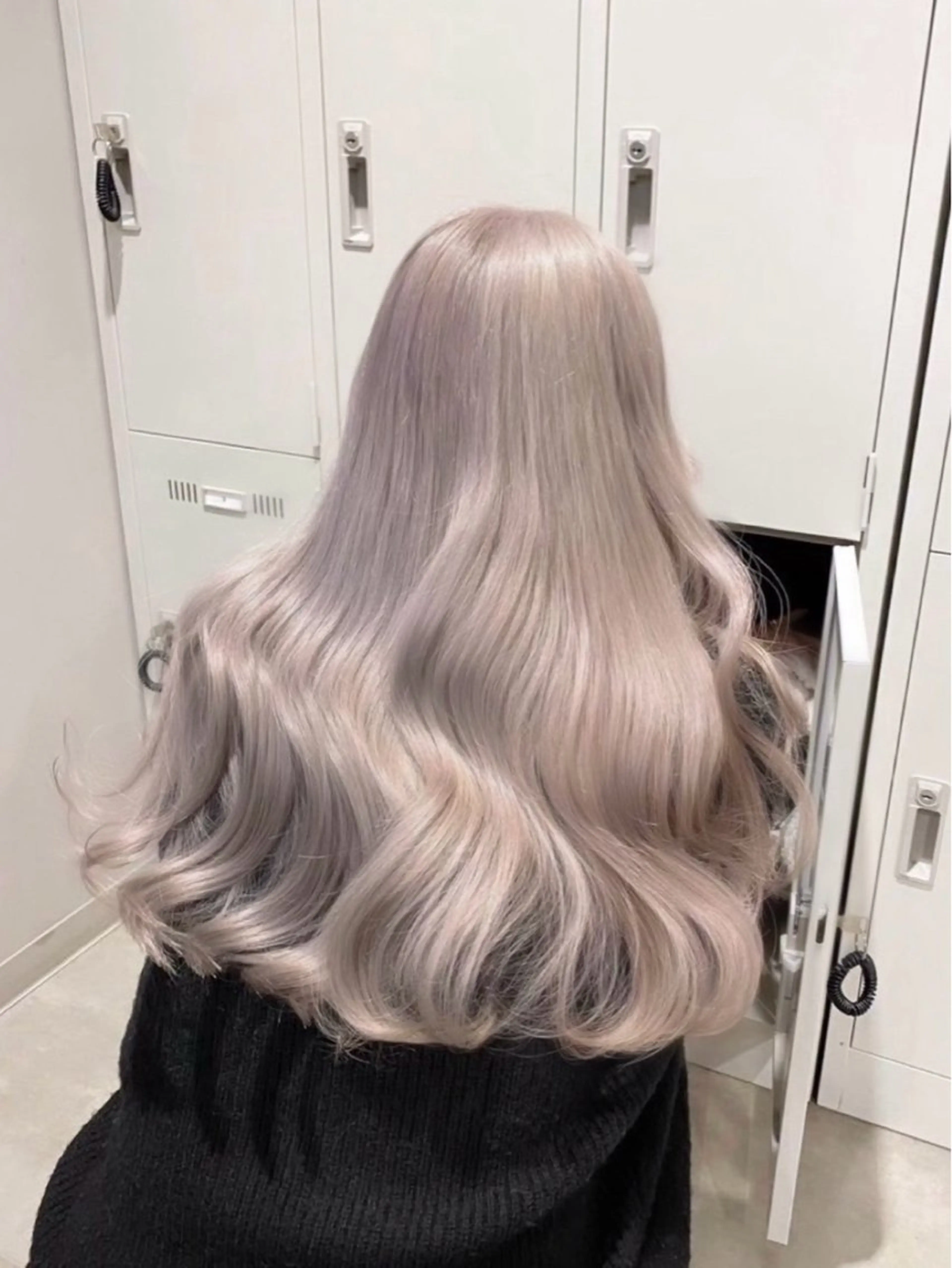 ロング カラー ヘアカラー 🖤ハイトーン× レイヤー🖤SARAのヘアスタイル