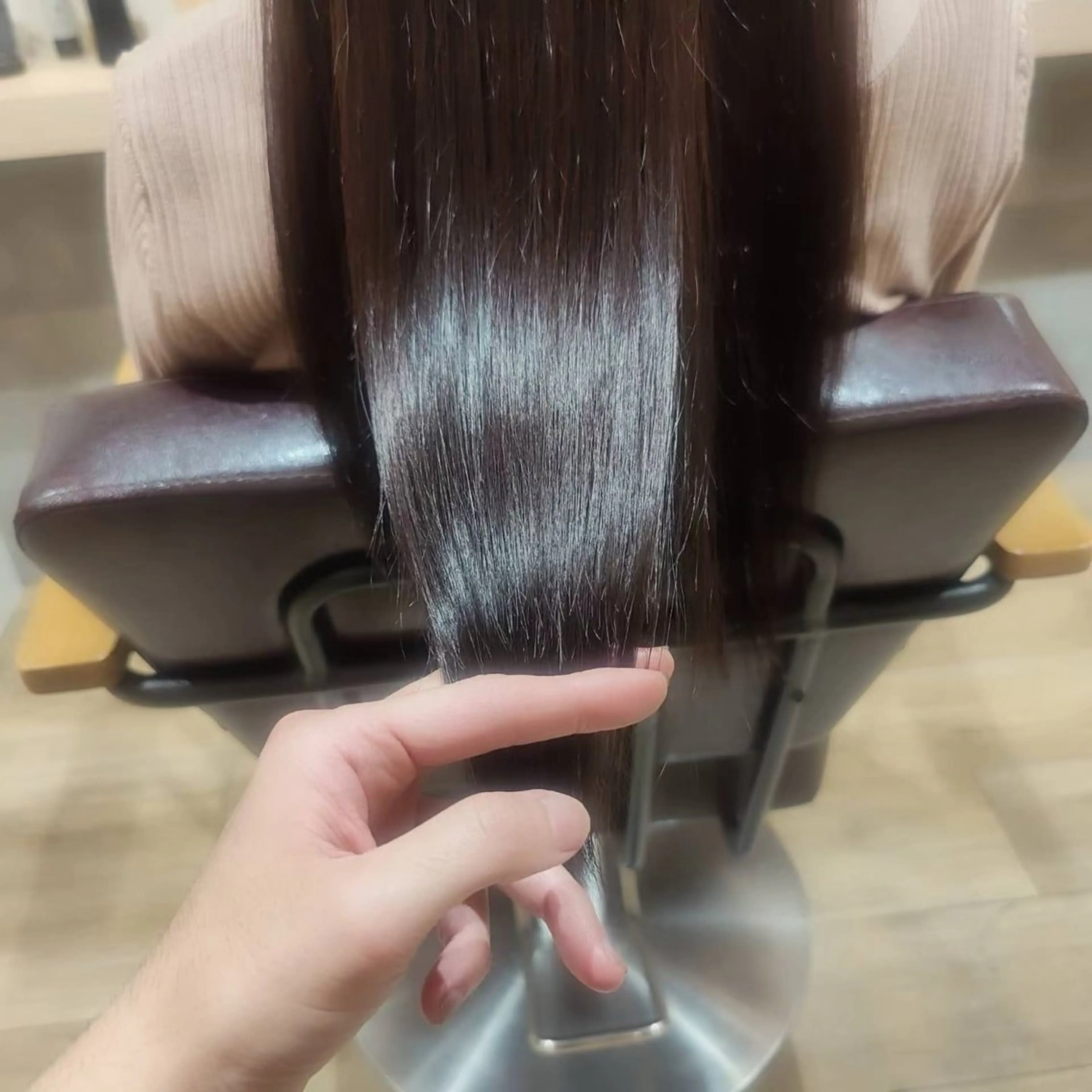 セミロング カラー 鳥見 若菜のヘアスタイル