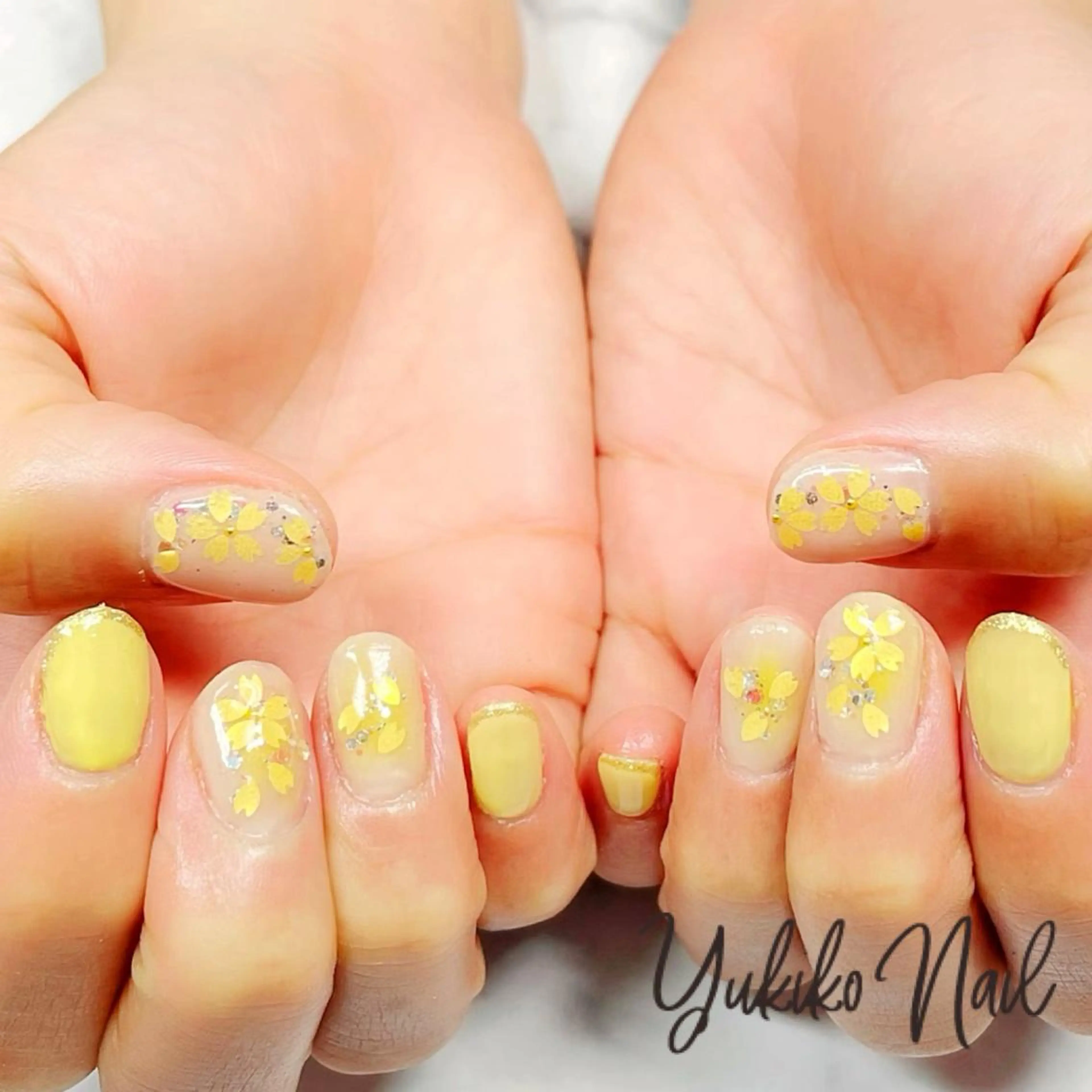 ネイル チークネイル 桜ネイル 春ネイル 黄色 ハンドネイル ユキコ ネイルのネイルデザイン