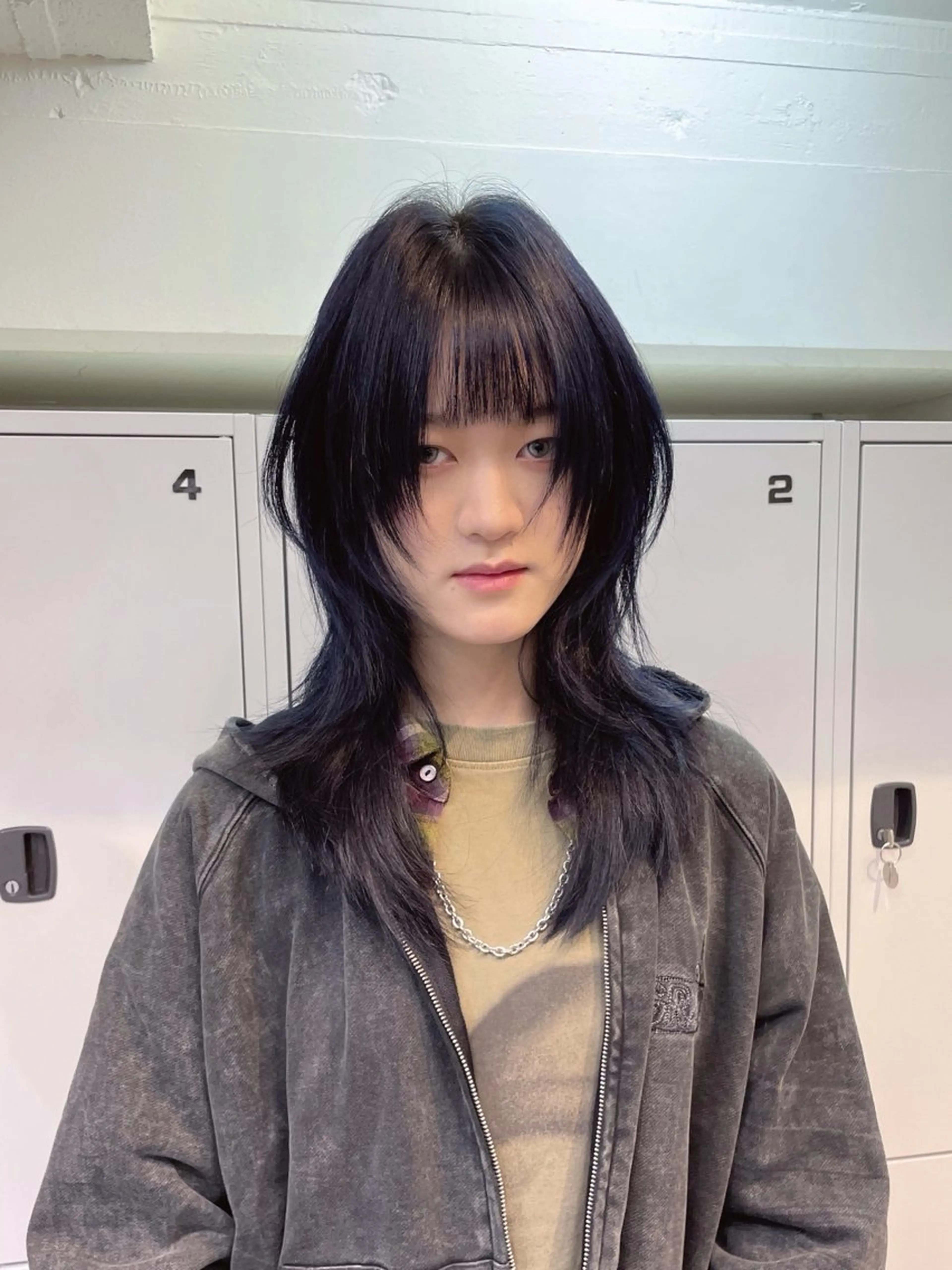 セミロング カラー ブリーチ ブルーカラー ネイビーカラー ハッシュカット カット ヘアカラー yu-kaハッシュ カット/韓国レイヤーのヘアスタイル