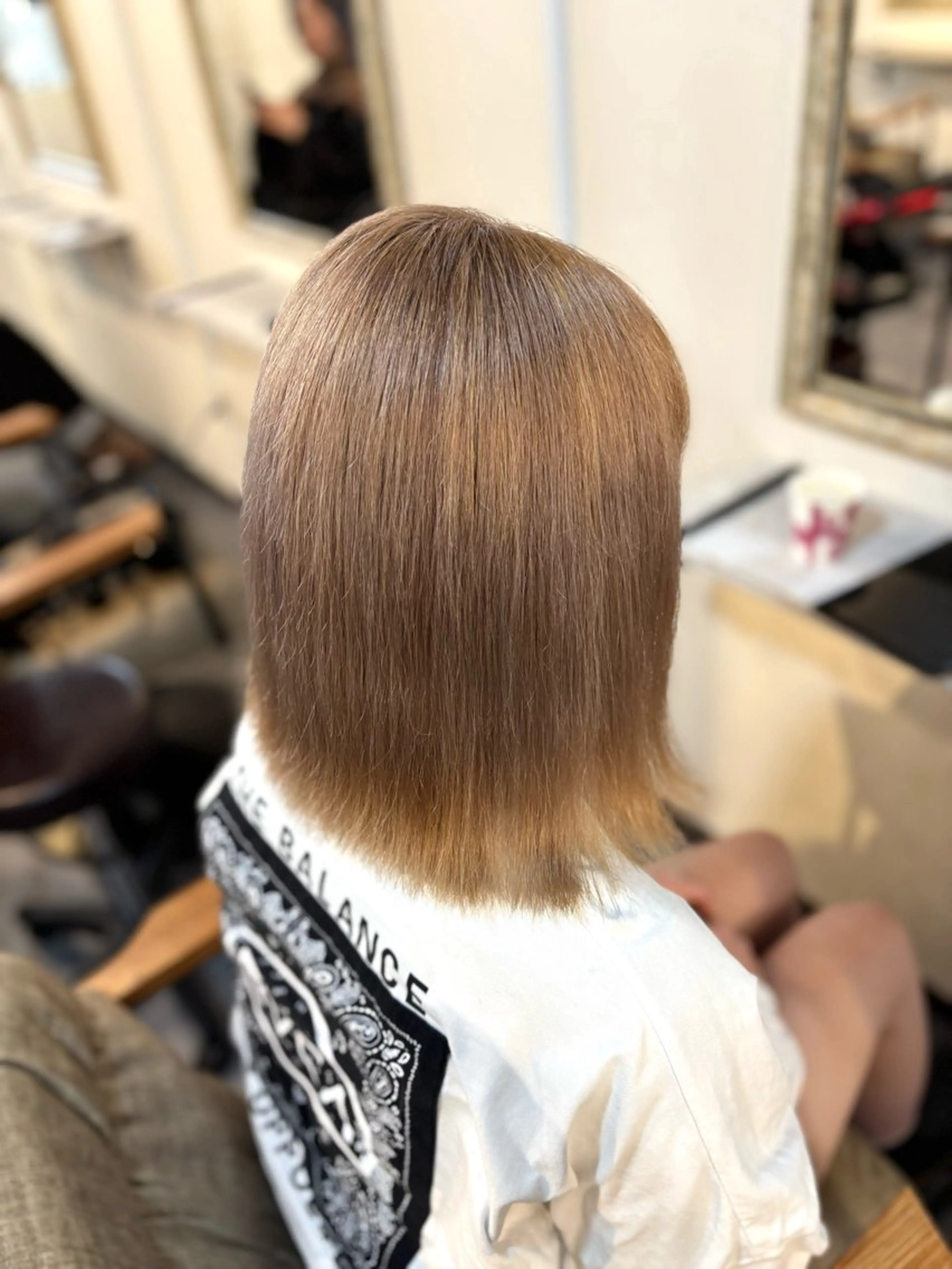 ショート カラー ベージュカラー ブリーチ ケアブリーチ ハイトーンカラー ミルクティーベージュ ヘアカラー Sherry/R 三川町　山本なつみのヘアスタイル