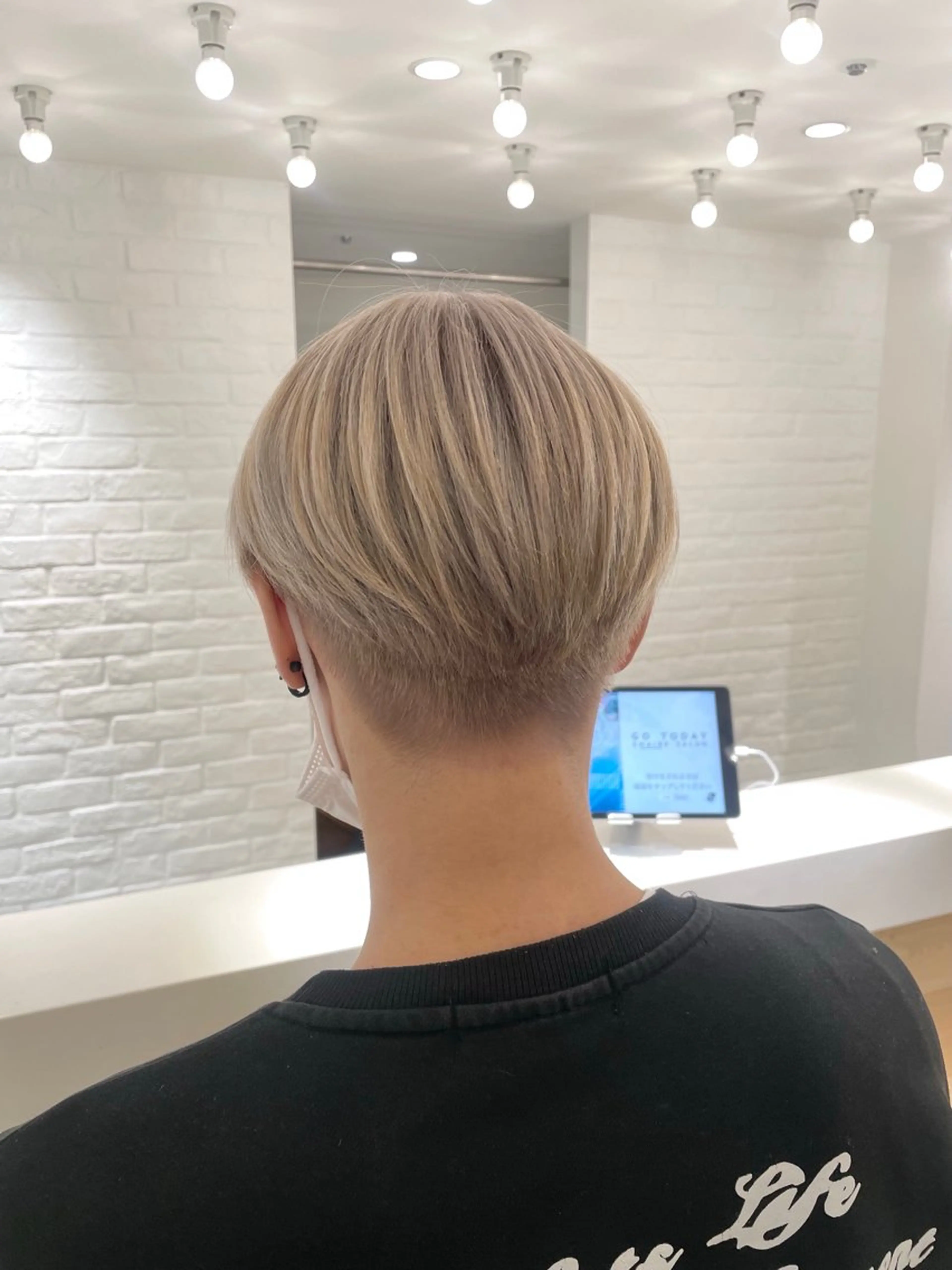 ショート カラー メンズ メンズブリーチ ベージュカラー ブリーチ ホワイトベージュ ヘアカラー miyu 美髪縮毛矯正𓂃꙳⋆のヘアスタイル