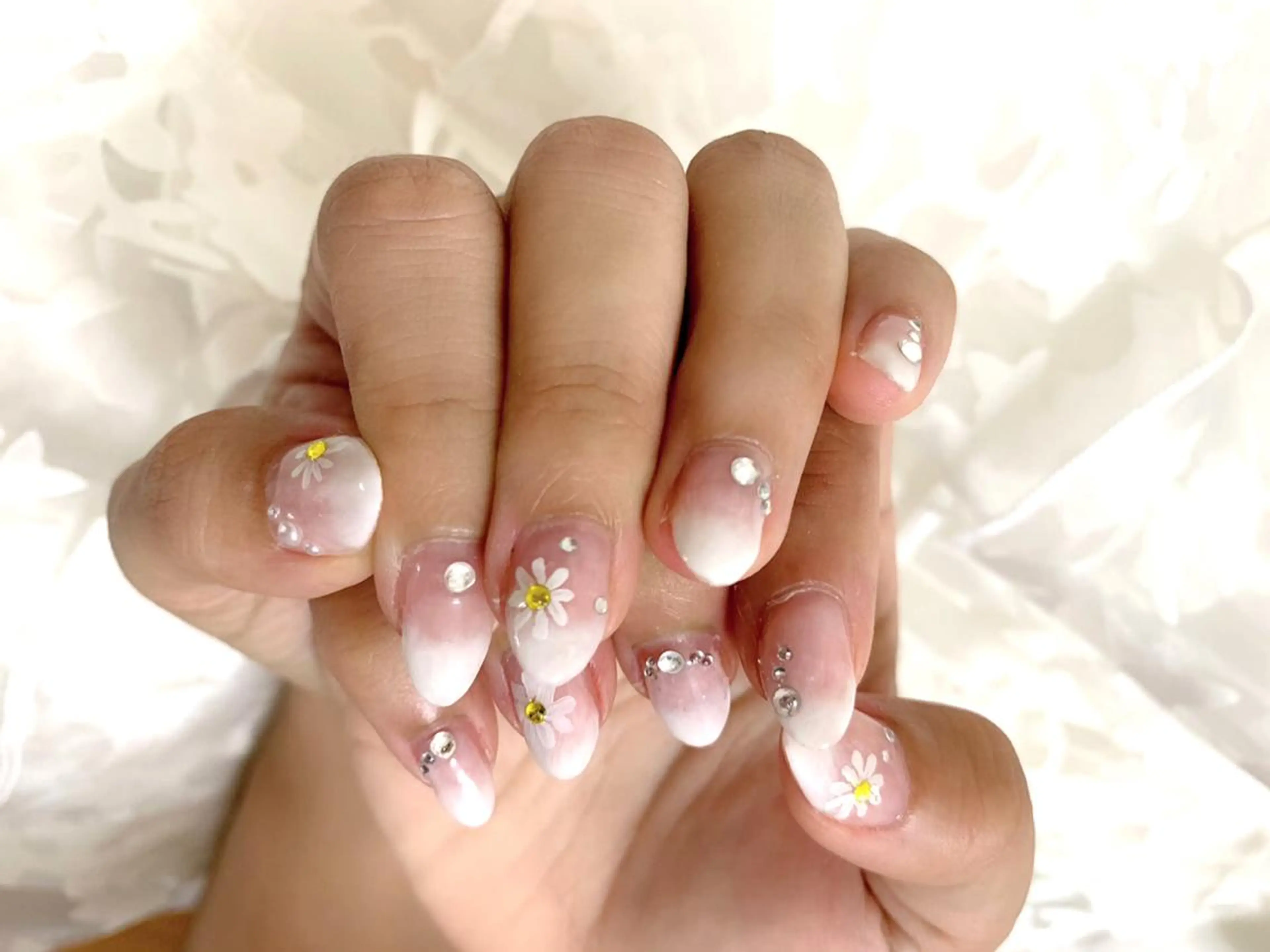 ネイル ブライダルネイル Nail's  Cecile所属・Cecile Rieのネイルデザイン