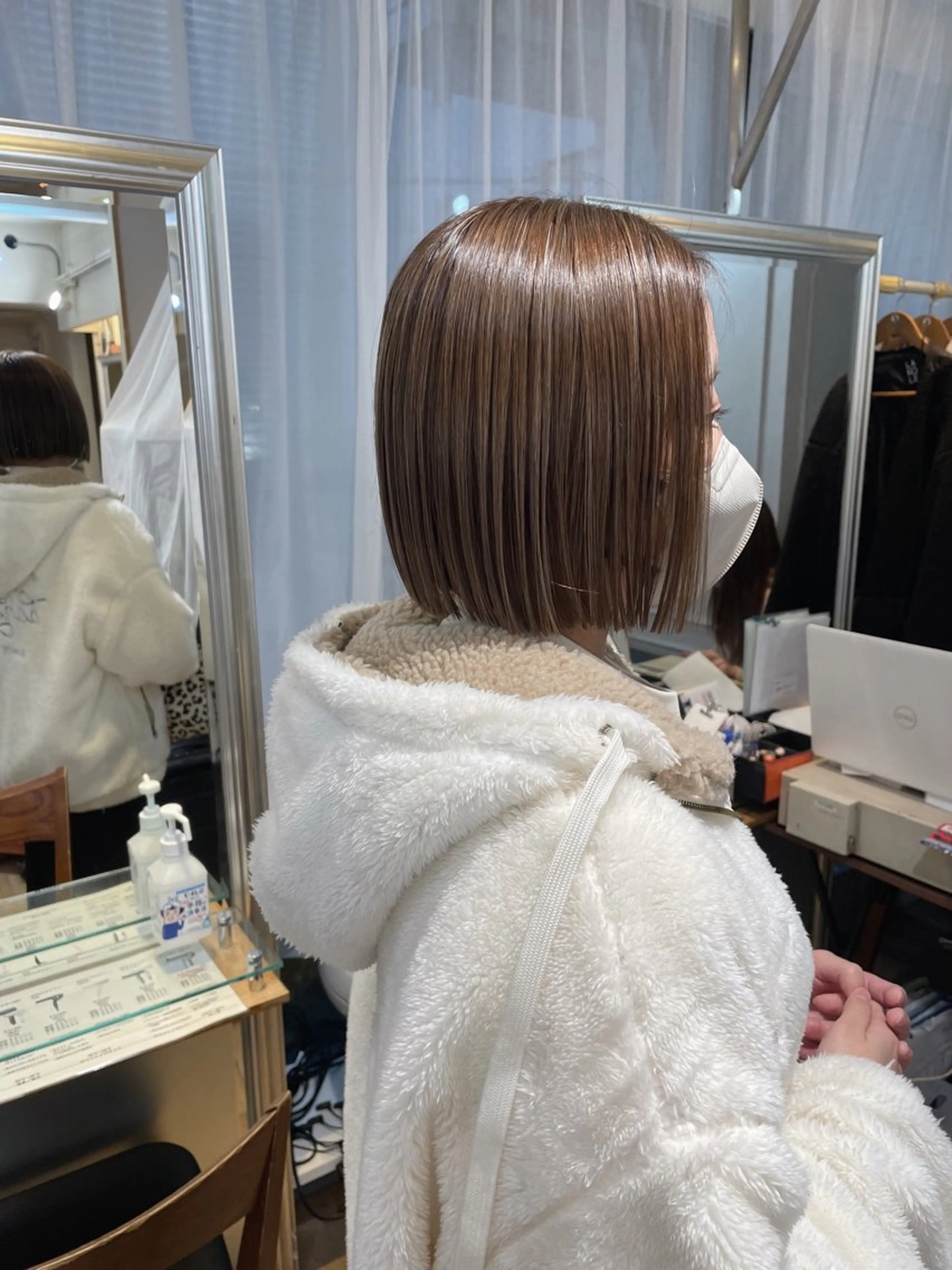 ミディアム カラー ハイライトカラー ボブ ハイライト カット ヘアカラー トリートメント 切りっぱなしボブ ソノキユウカのヘアスタイル