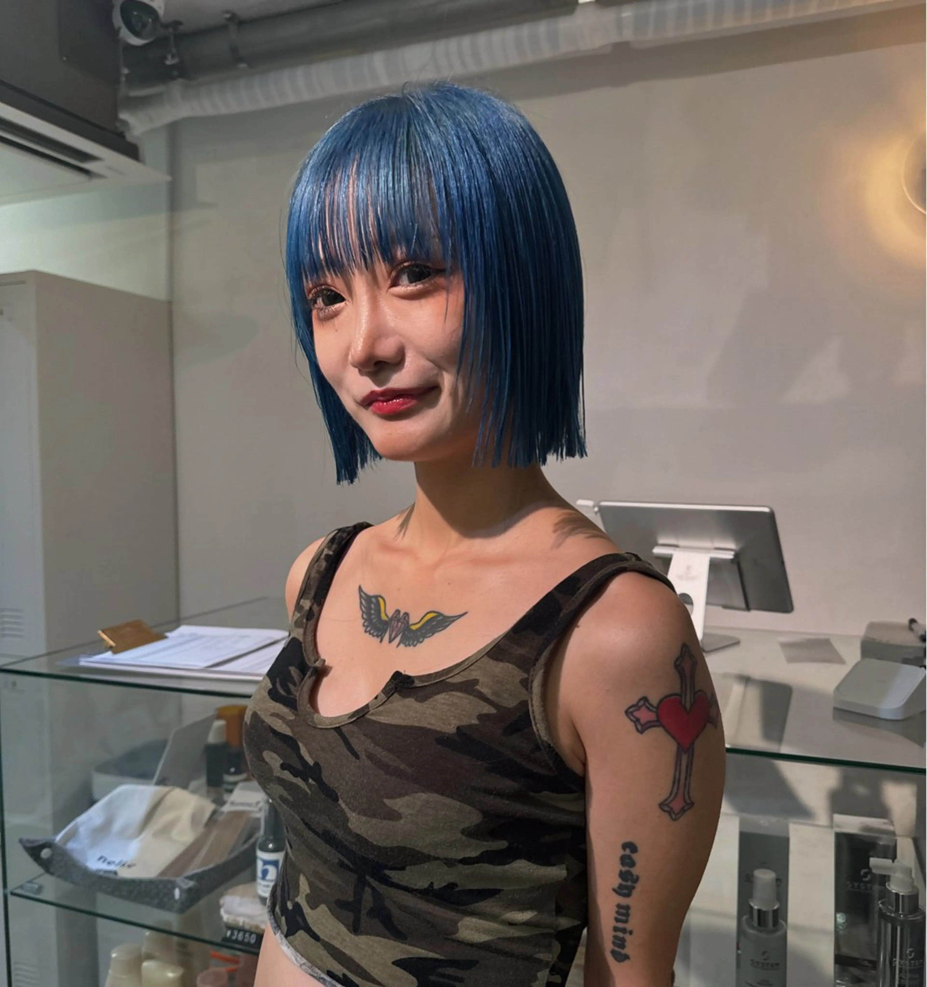 ショート udaハイトーン /ボブ/レイヤーのヘアスタイル