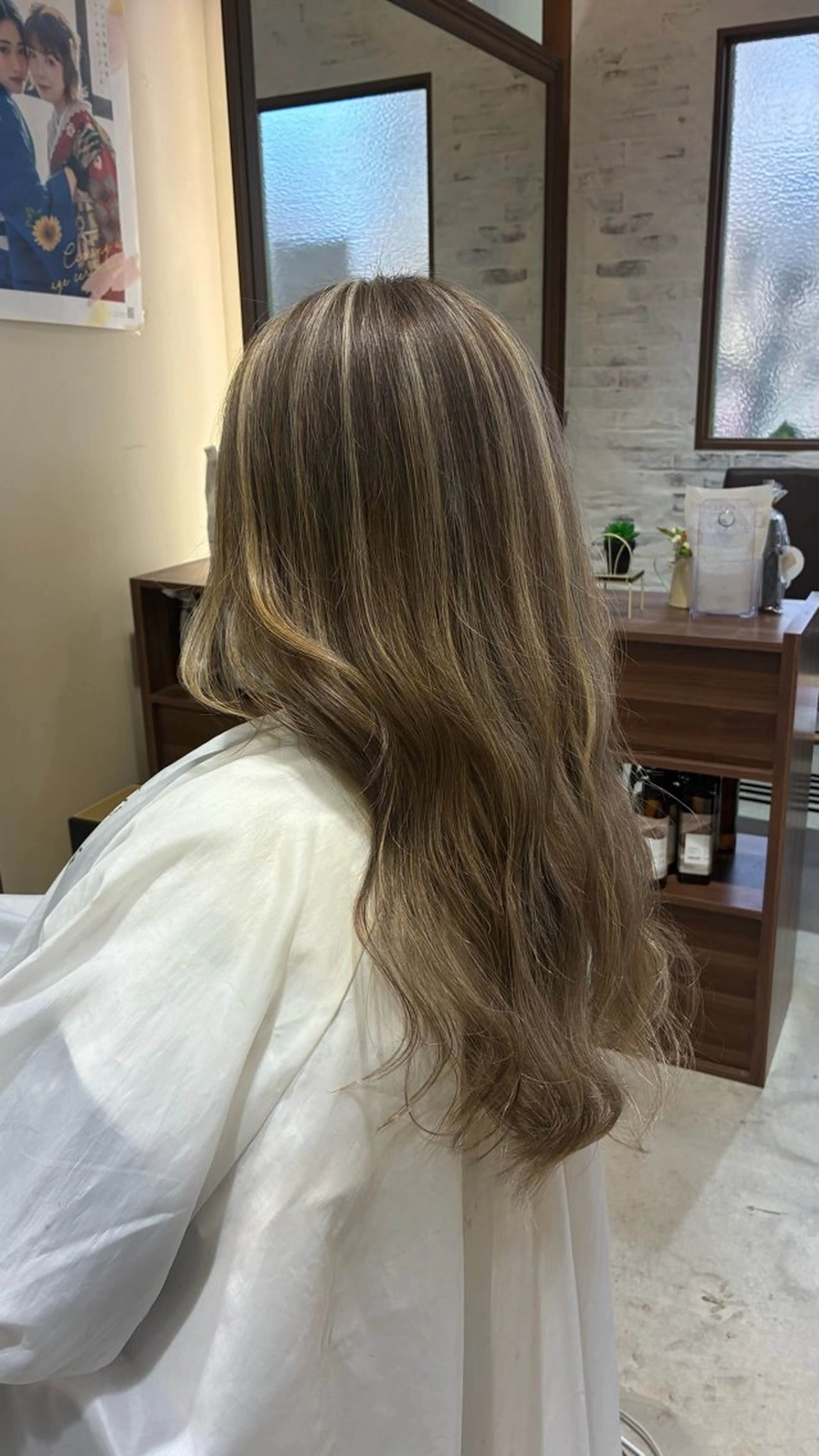 ロング カラー ハイライトカラー 外国人風カラー ハイライト ⭐️いおり⭐️ ✨透明感カラー✨のヘアスタイル