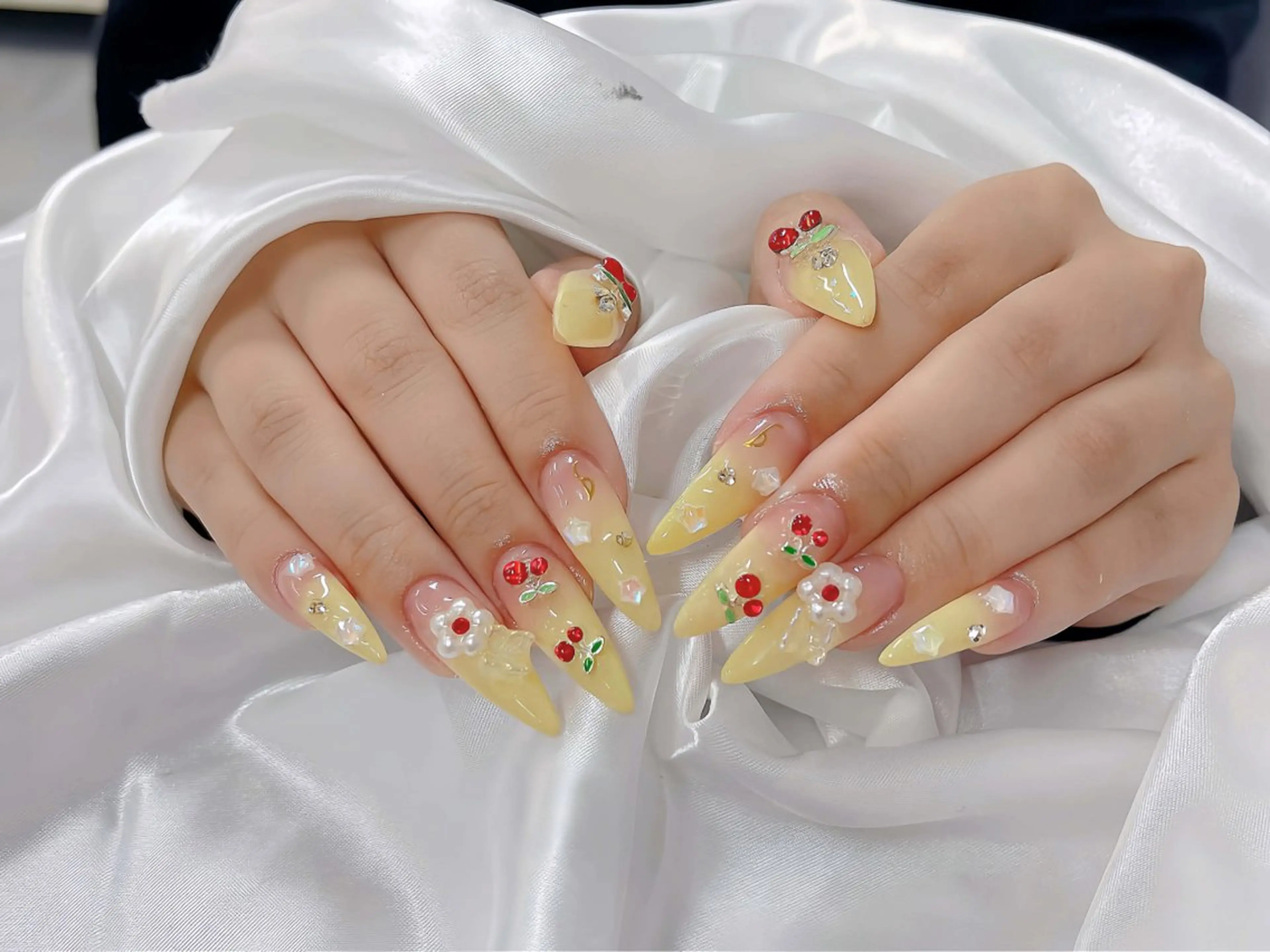 ネイル フラワーネイル ジェルネイル 韓国ネイル 持ち込み 春ネイル Huyn Nail Studioのネイルデザイン