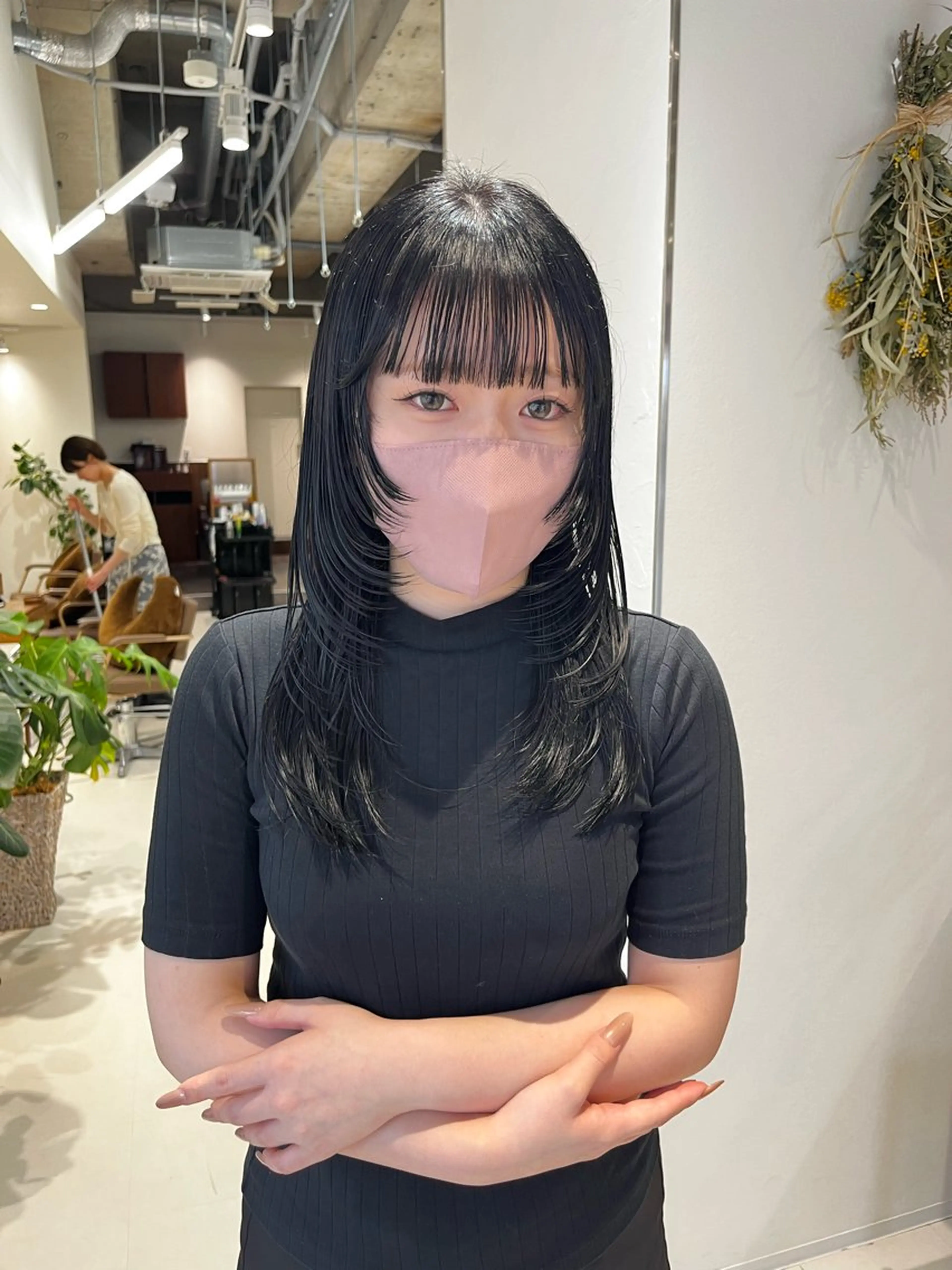 ロング カラー ダークグレー 顔まわりレイヤー レイヤーカット カット ヘアカラー トリートメント レイヤーカット/ブラ ウンカラー/河野凜のヘアスタイル