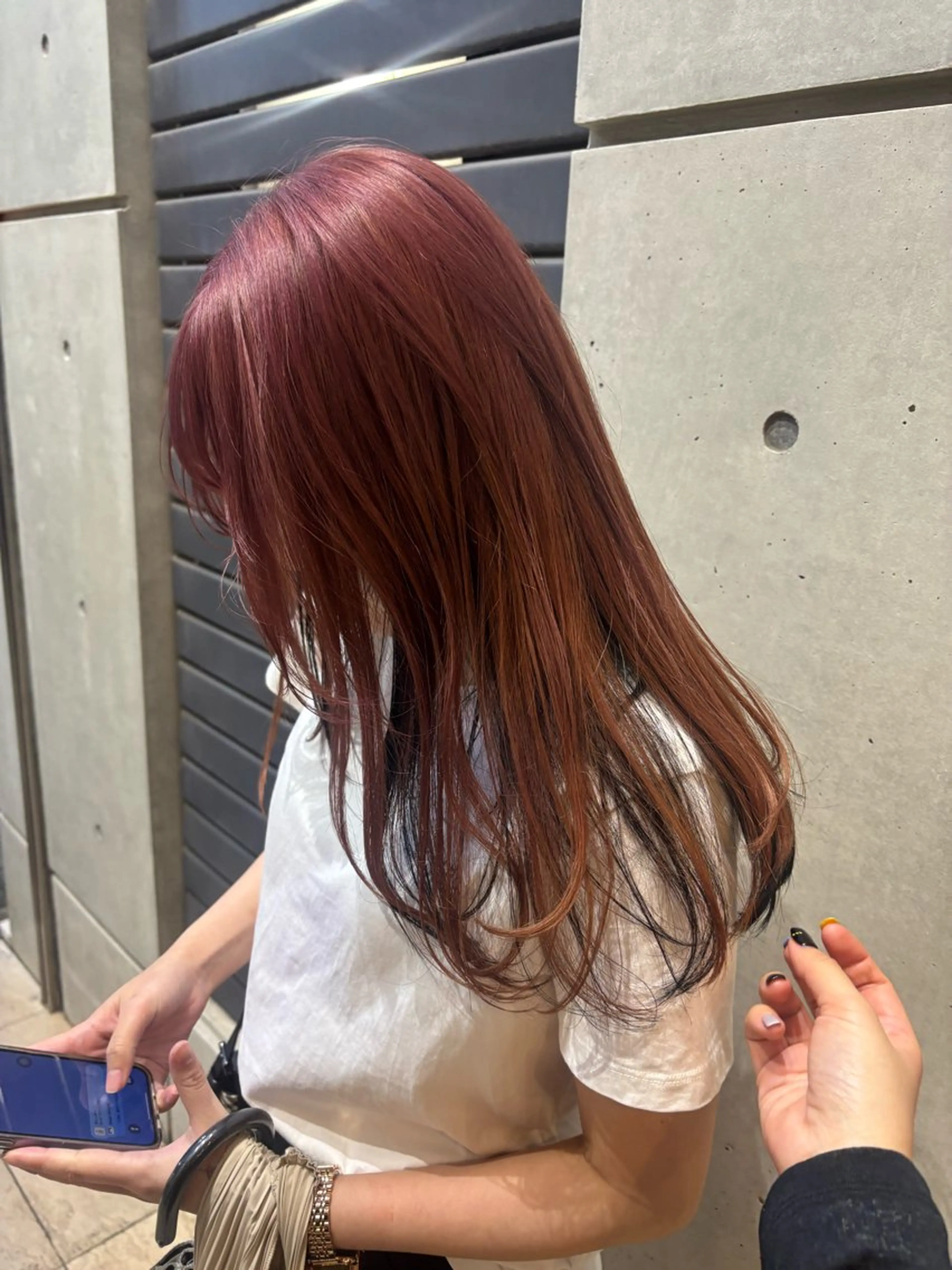 カラー 黒髪 ピンクカラー 伊藤 優衣/アイブロ ウ／透明感カラーのヘアスタイル