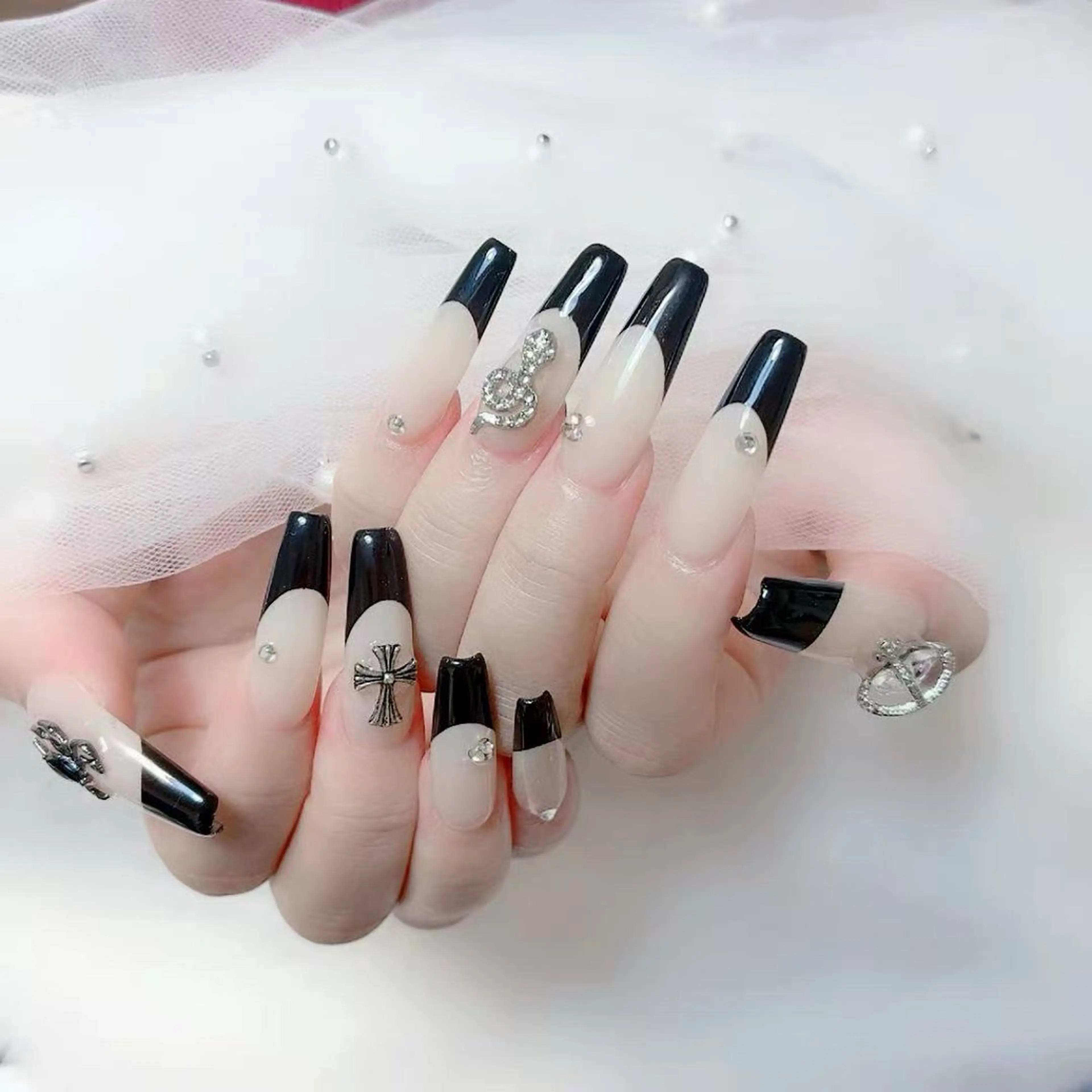 ネイル アニマル柄 アートネイル チークネイル フラッシュネイル フットネイル ハンドネイル B·U Nail大宮 長さだし専門店のネイルデザイン