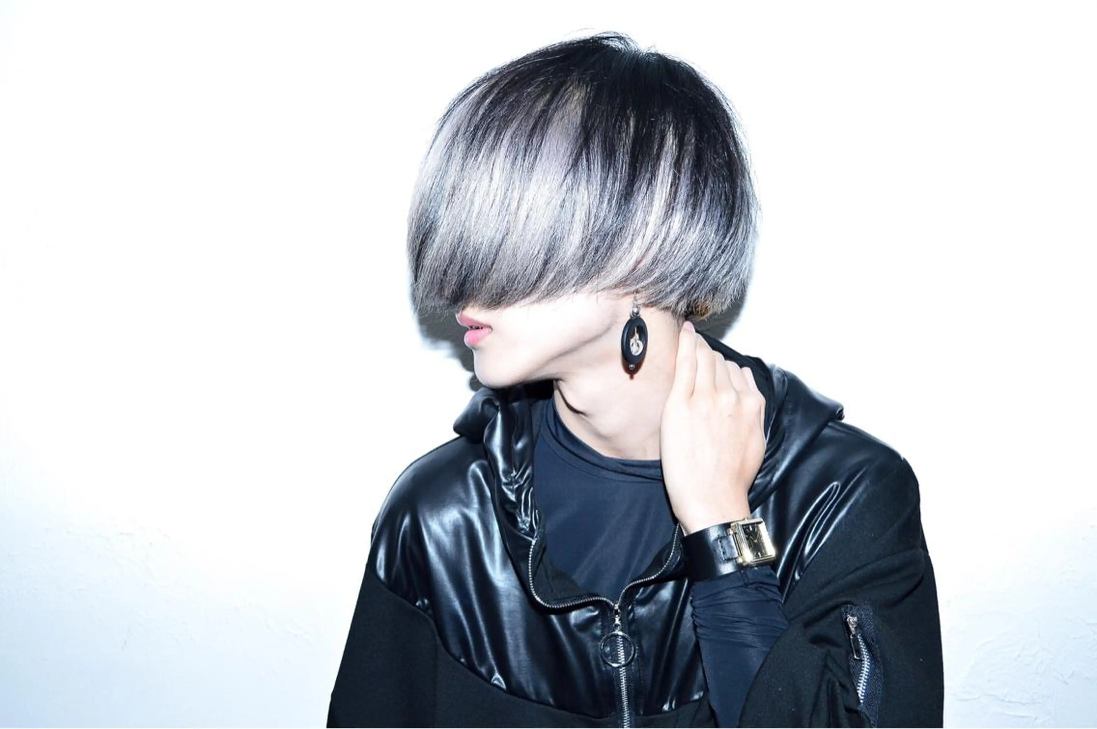 ショート カラー 黒髪 シルバー ヘアカラー トリートメント エクステリピート率 No.1 菊池　悠介のヘアスタイル