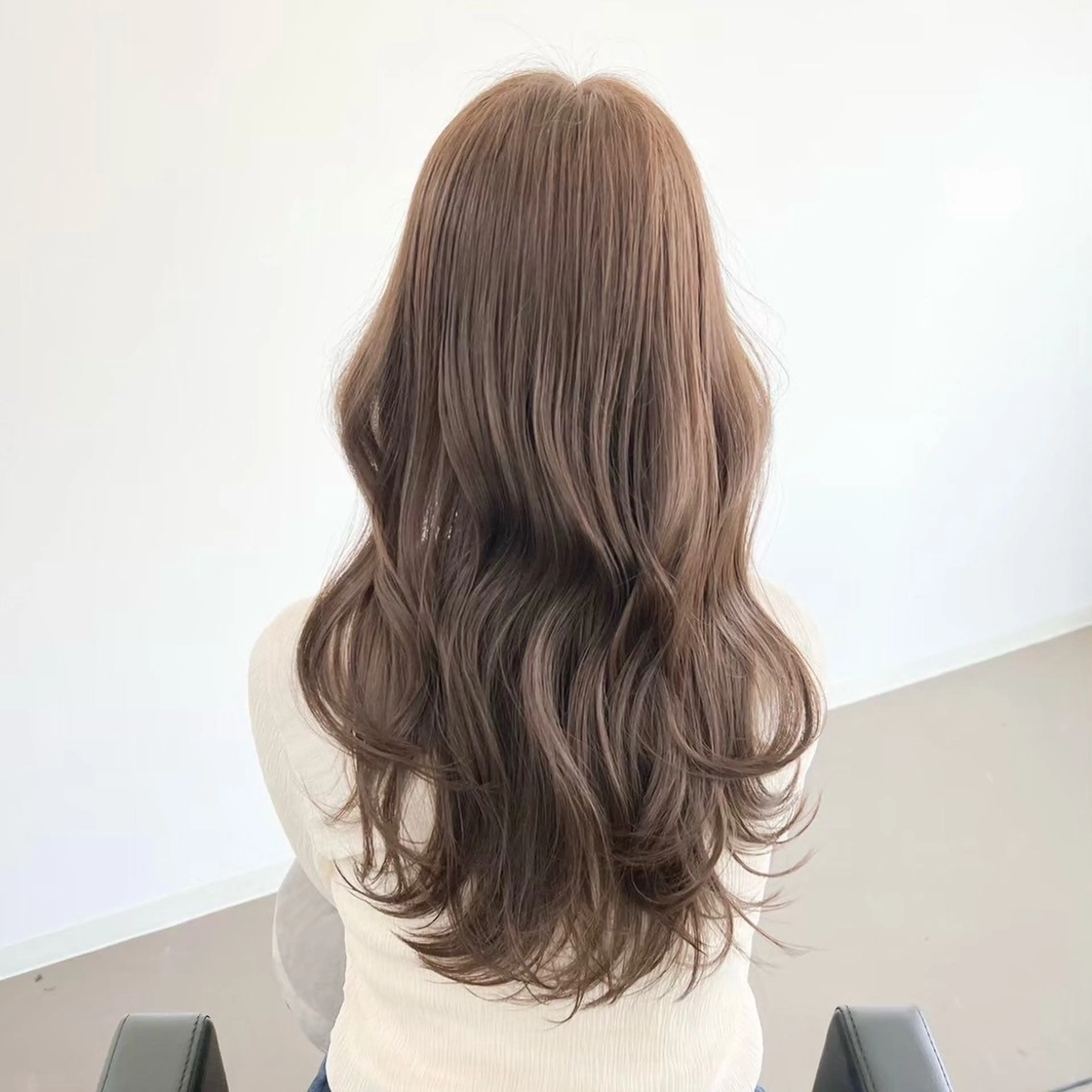 ロング 岡田 佳子のヘアスタイル