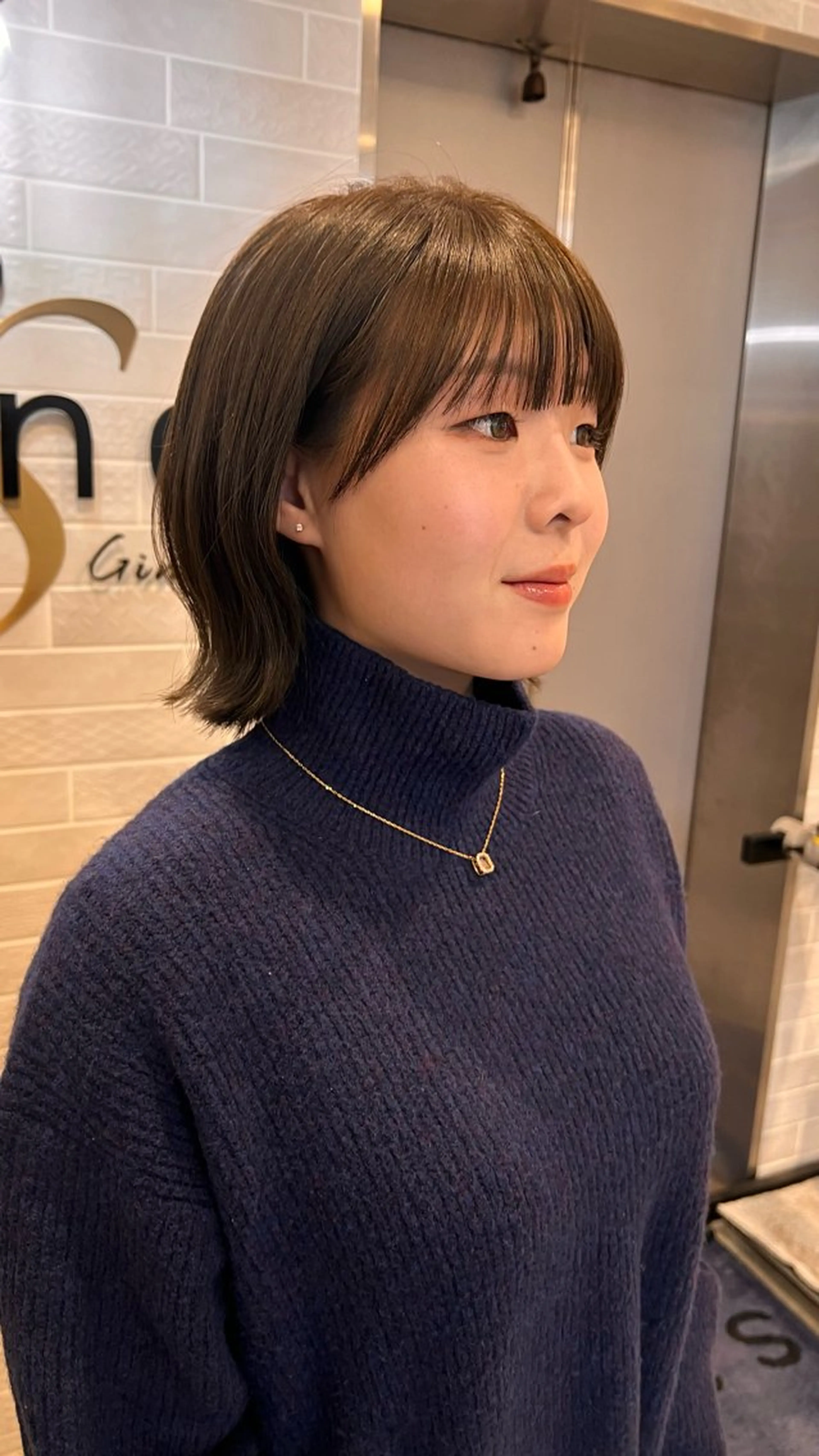ミディアム トリートメント レイヤー・カット モデル・透明感カラーのヘアスタイル