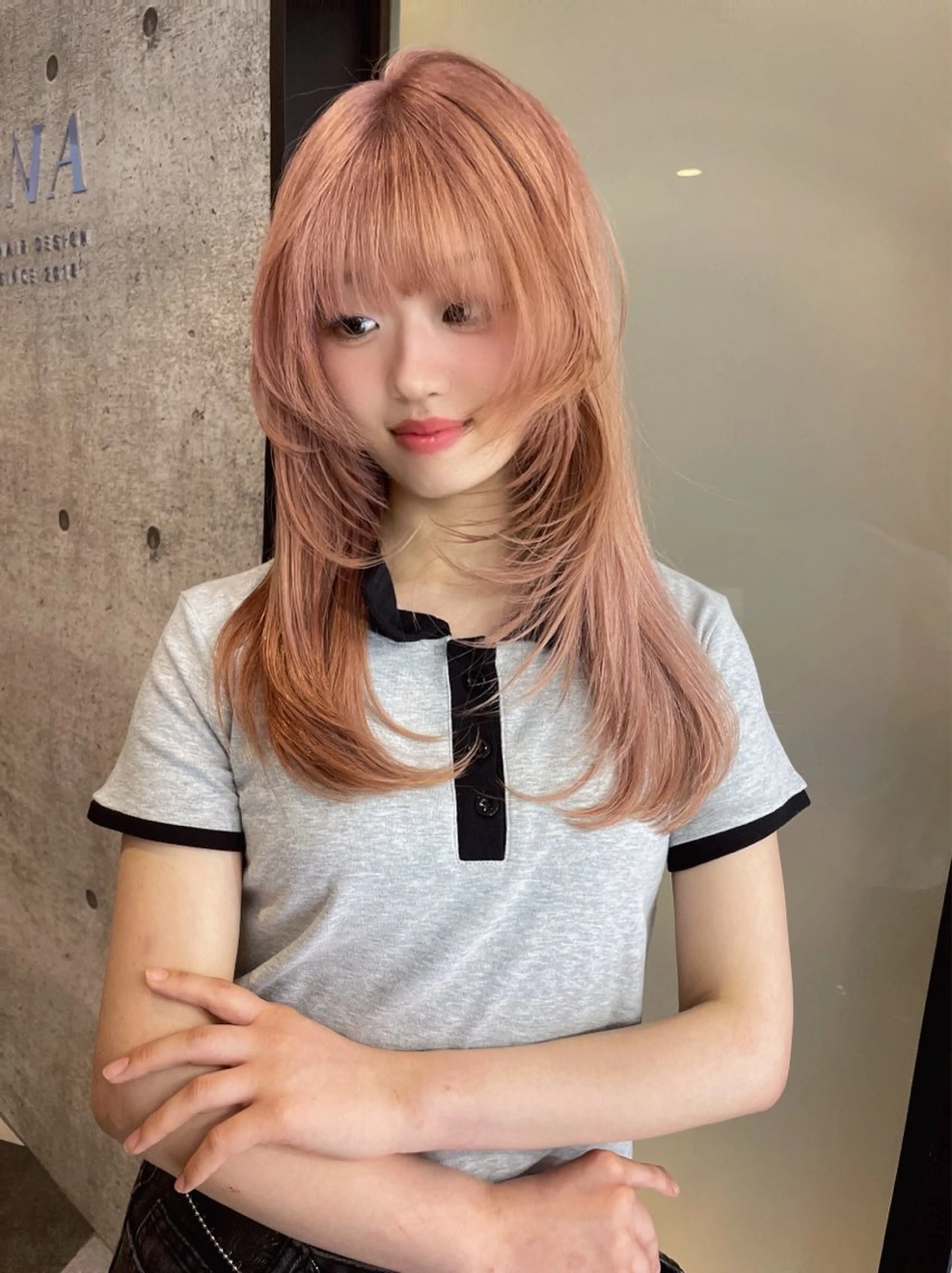 セミロング カラー ピンクカラー レイヤーカット GEM YURI ハイトーンカラーのヘアスタイル