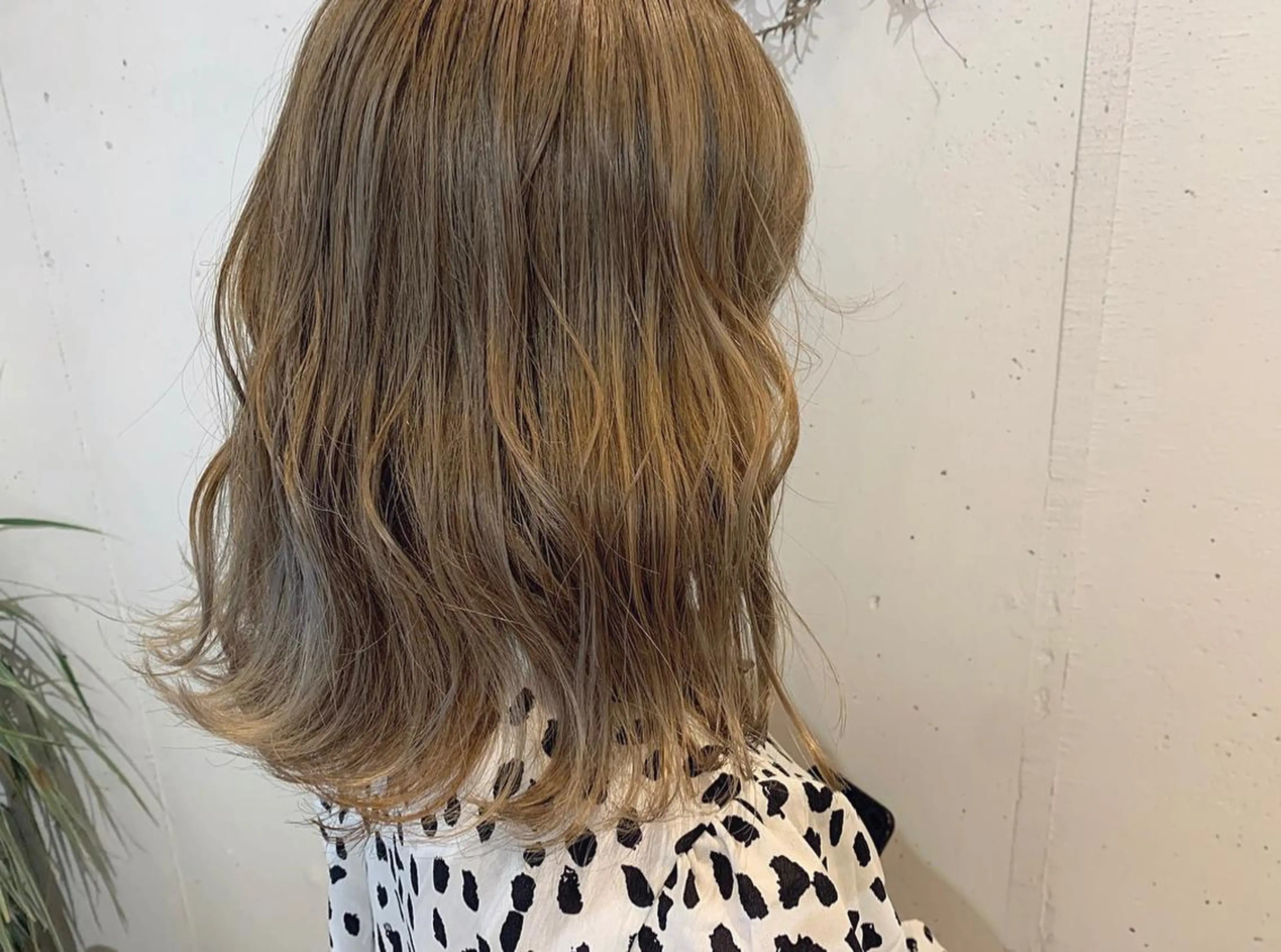 ミディアム カラー ヘアアレンジ ベージュカラー ミルクティーベージュ ヘアカラー たかいわ みきのヘアスタイル