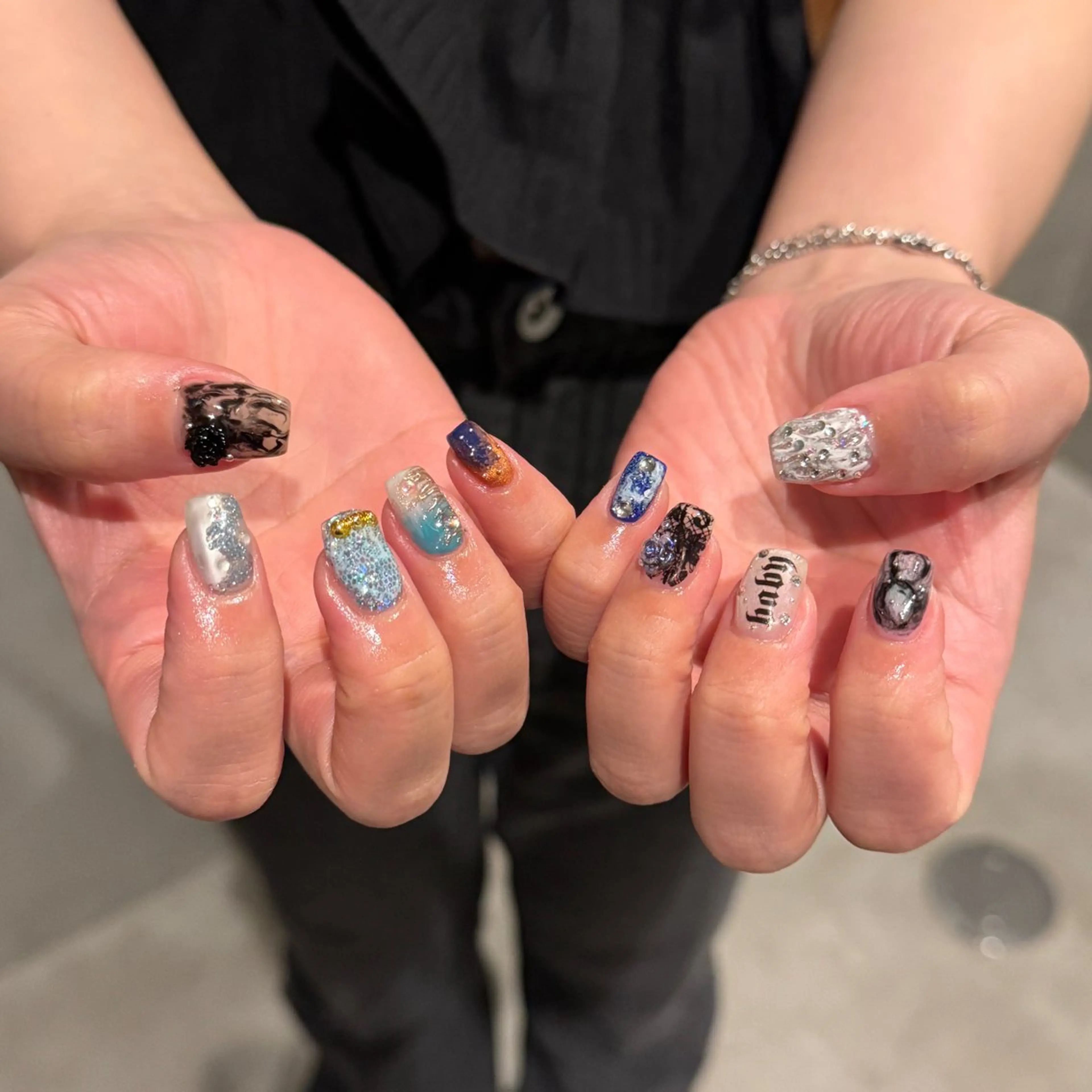 ネイル ハンドネイル 𝐫𝐚𝐢 𝐧𝐚𝐢𝐥の眉毛・アイブロウイメージ