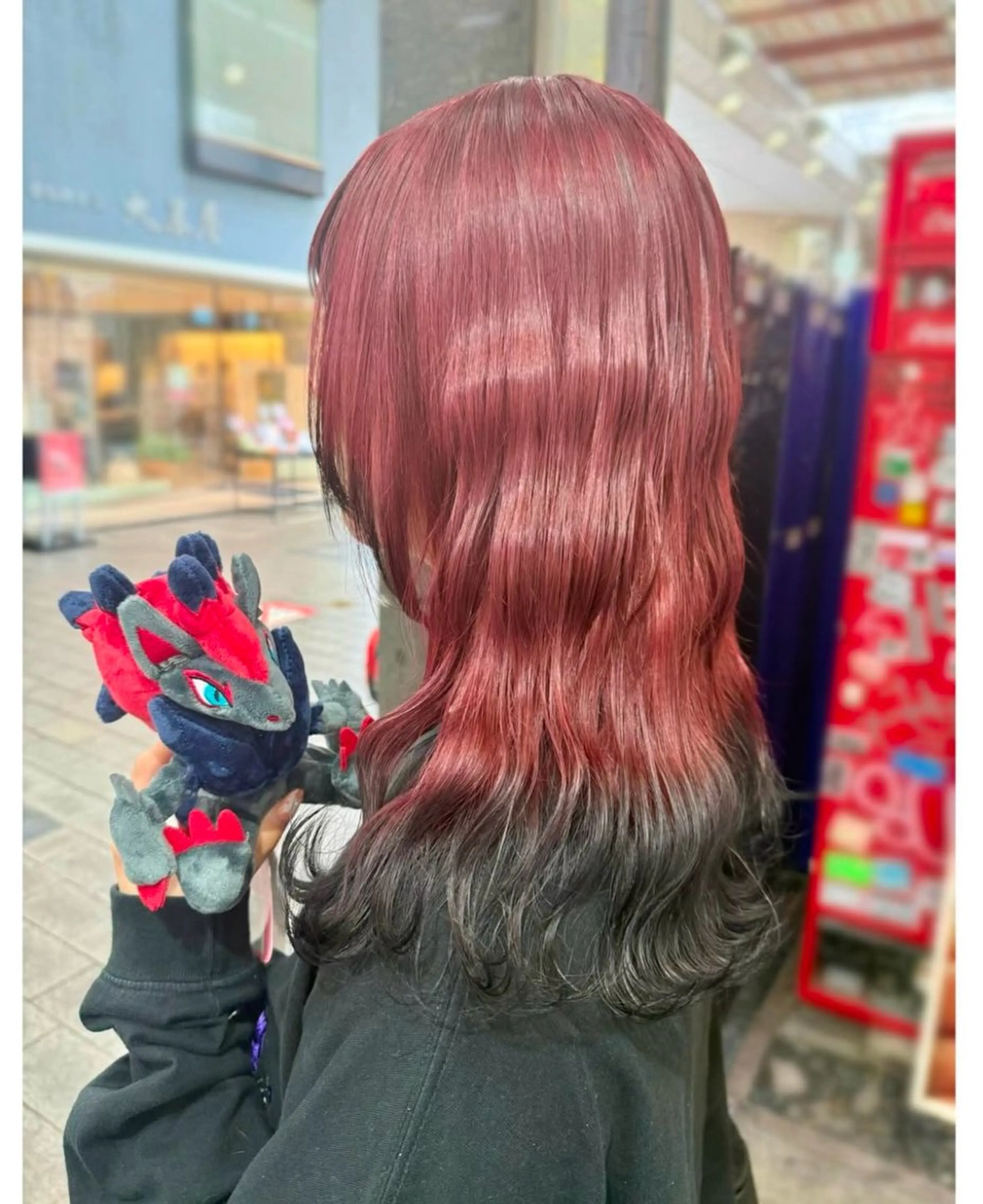 ミディアム カラー 黒髪 レッドカラー ヘアカラー GARU-ガル-所属・TSUNO🦖 派手髪/オタク美容師のヘアスタイル