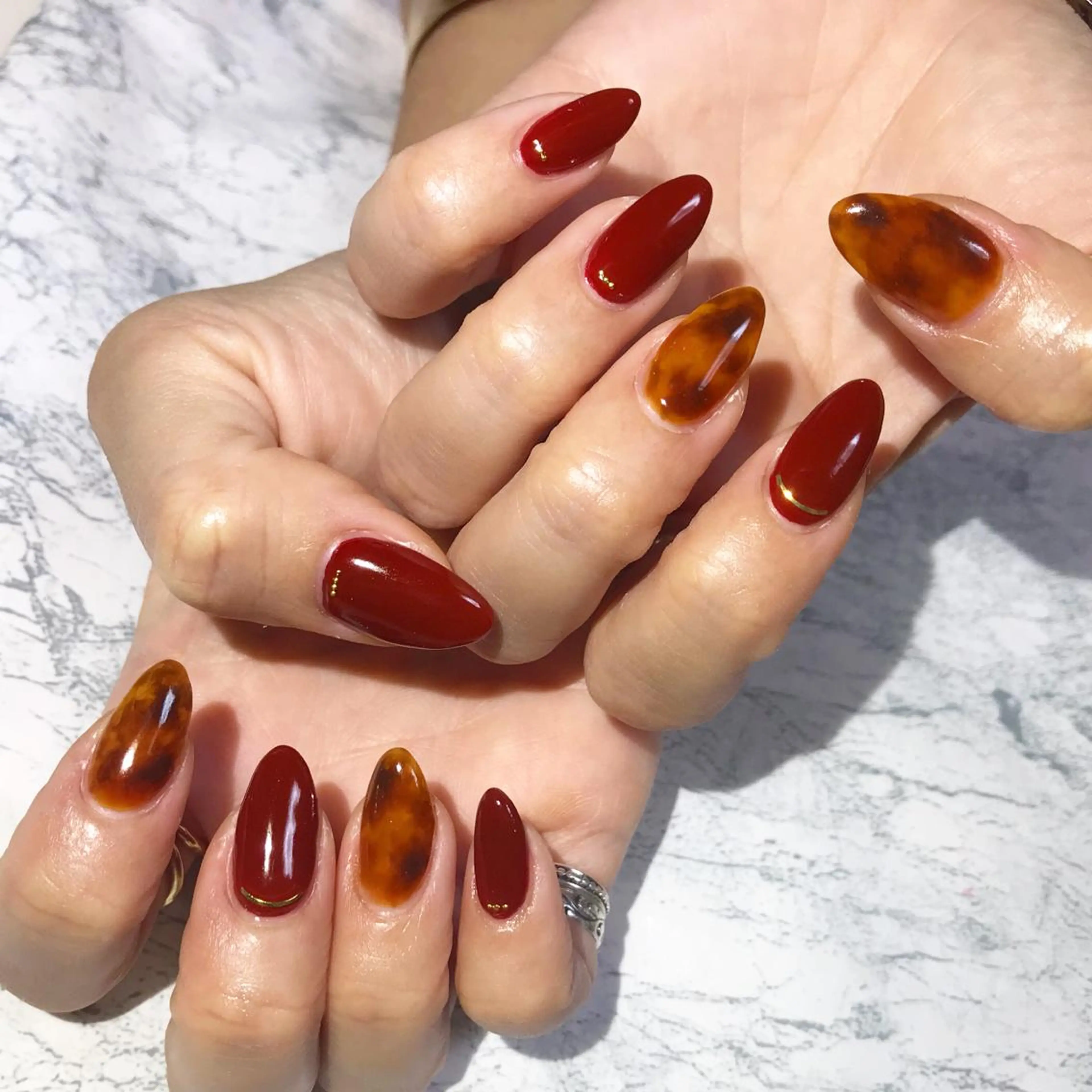 ネイル べっ甲ネイル ボルドー フットネイル ニュアンスネイル シンプルネイル nail fufla ♡yamane♡のネイルデザイン