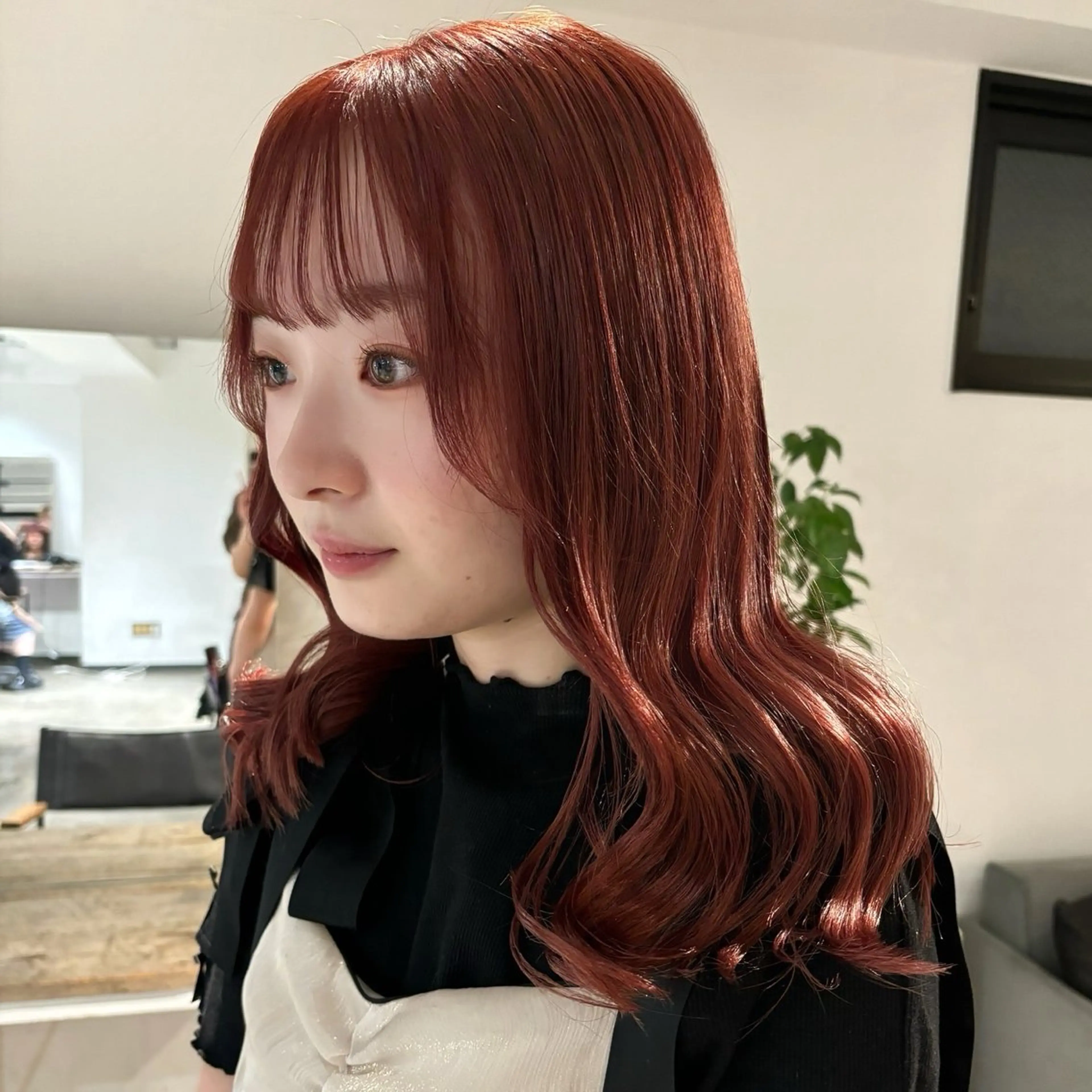 セミロング カラー ブリーチ ボルドーカラー ブラウンカラー ブリーチなしカラー レッドカラー 暖色カラー🍒 ケアブリーチ/akiのヘアスタイル