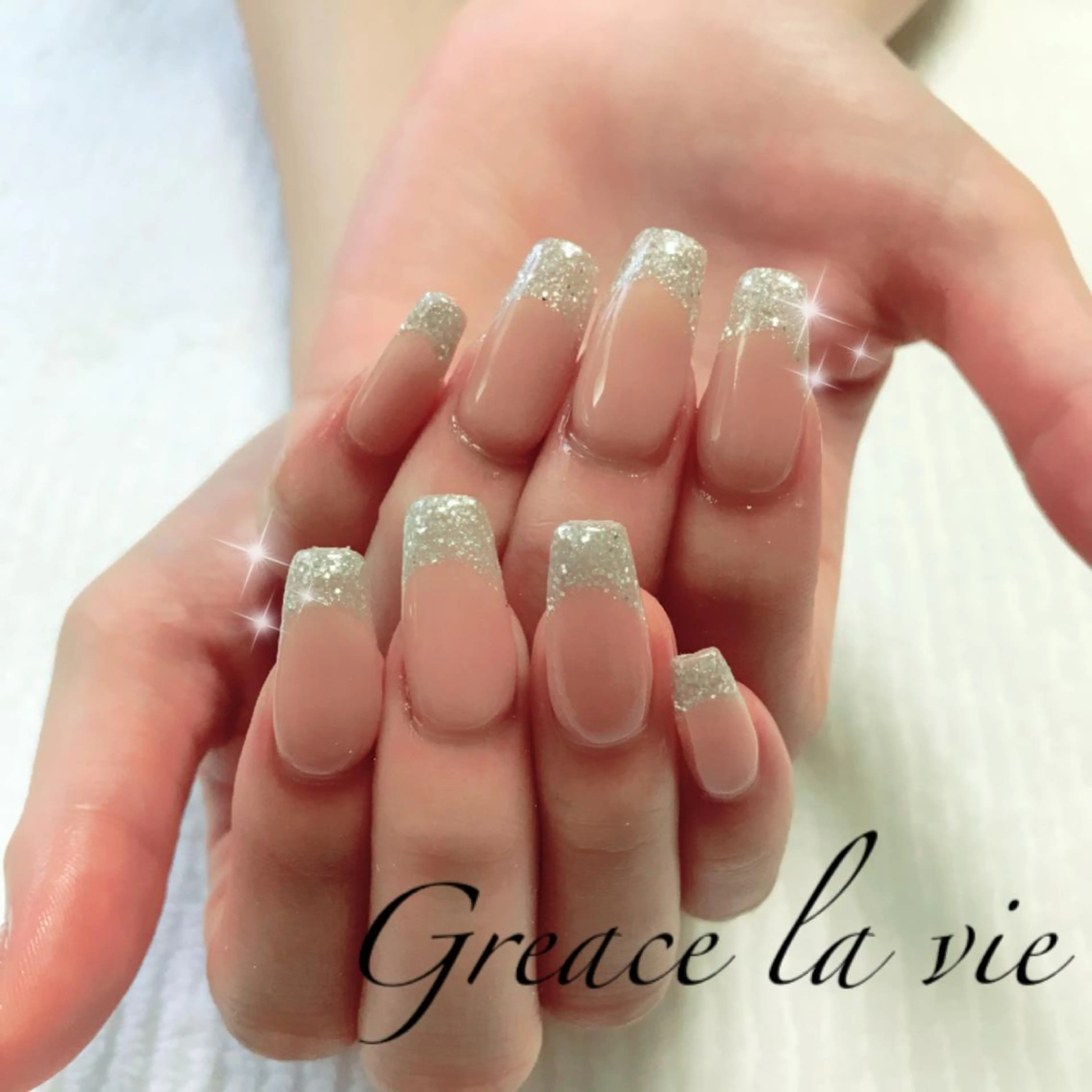 ロング カラー パーマ ヘアアレンジ キッズ ネイル マツエク・マツパ フレンチネイル Greace  la vieのネイルデザイン