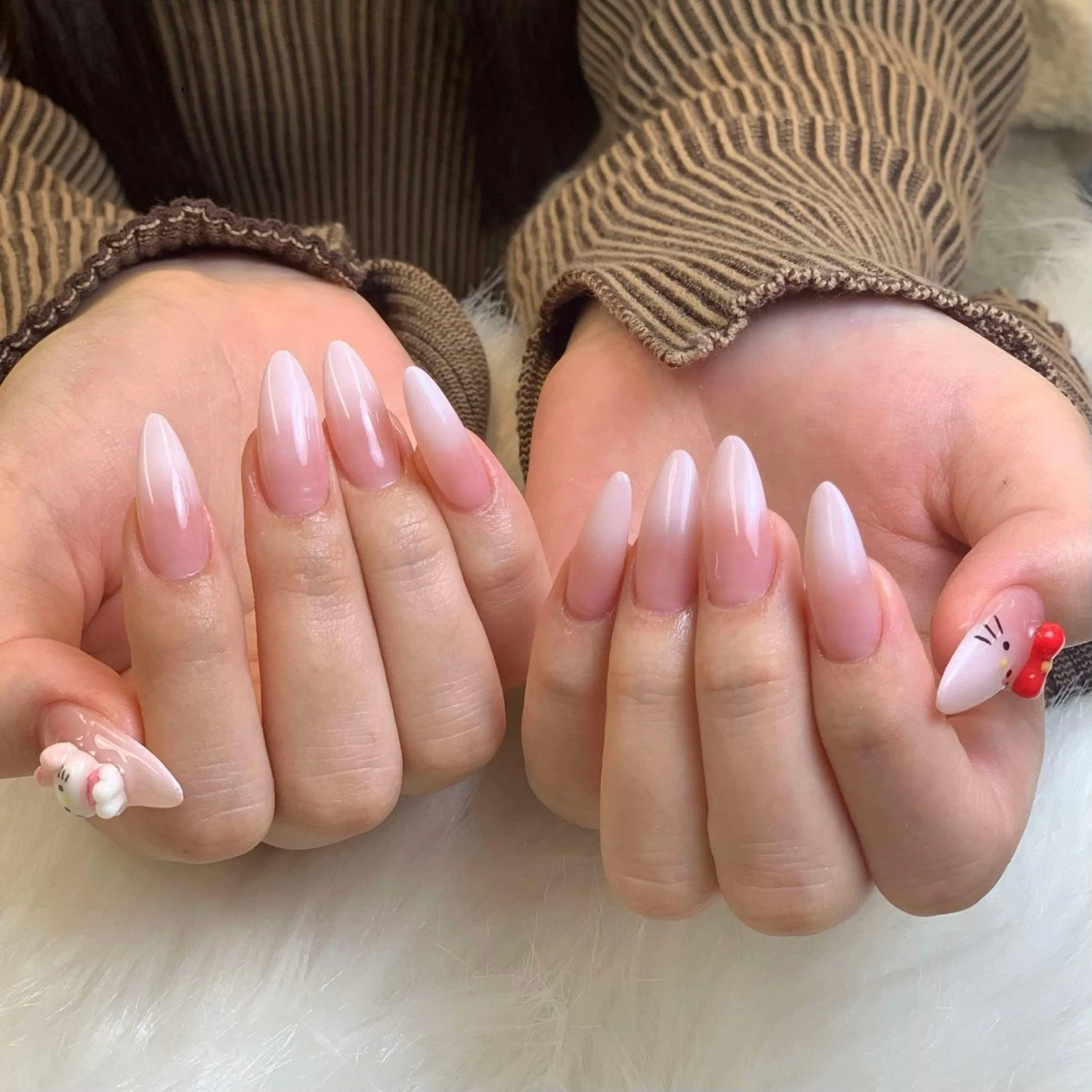 ネイル アートネイル グラデーション キラキラネイル ニュアンスネイル オフィスネイル Jenn Nail Salonのネイルデザイン