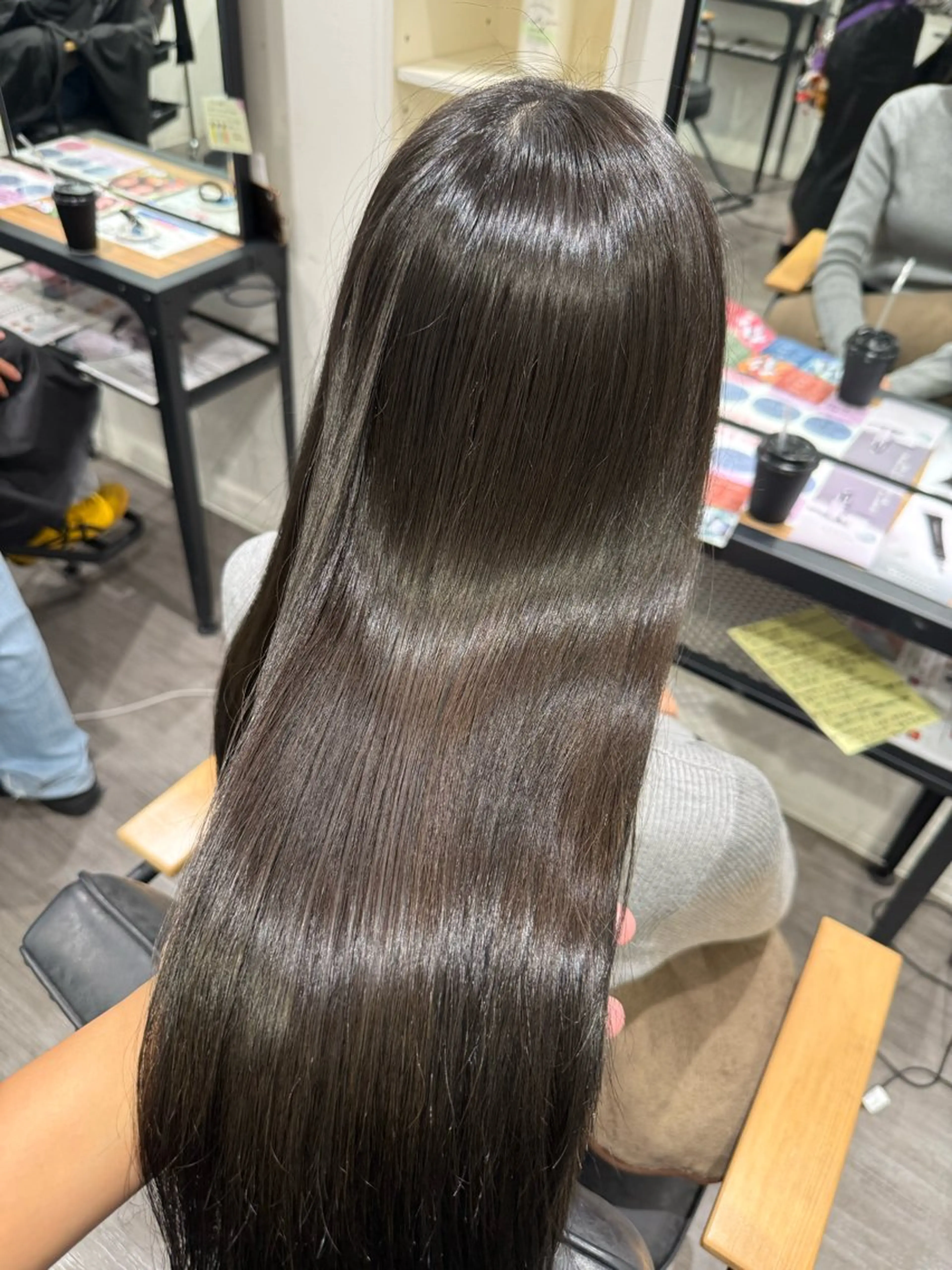 セミロング カラー アッシュ オリーブアッシュ ヘアカラー トリートメント 艶髪レイヤー上田 紗也🇰🇷💗のヘアスタイル