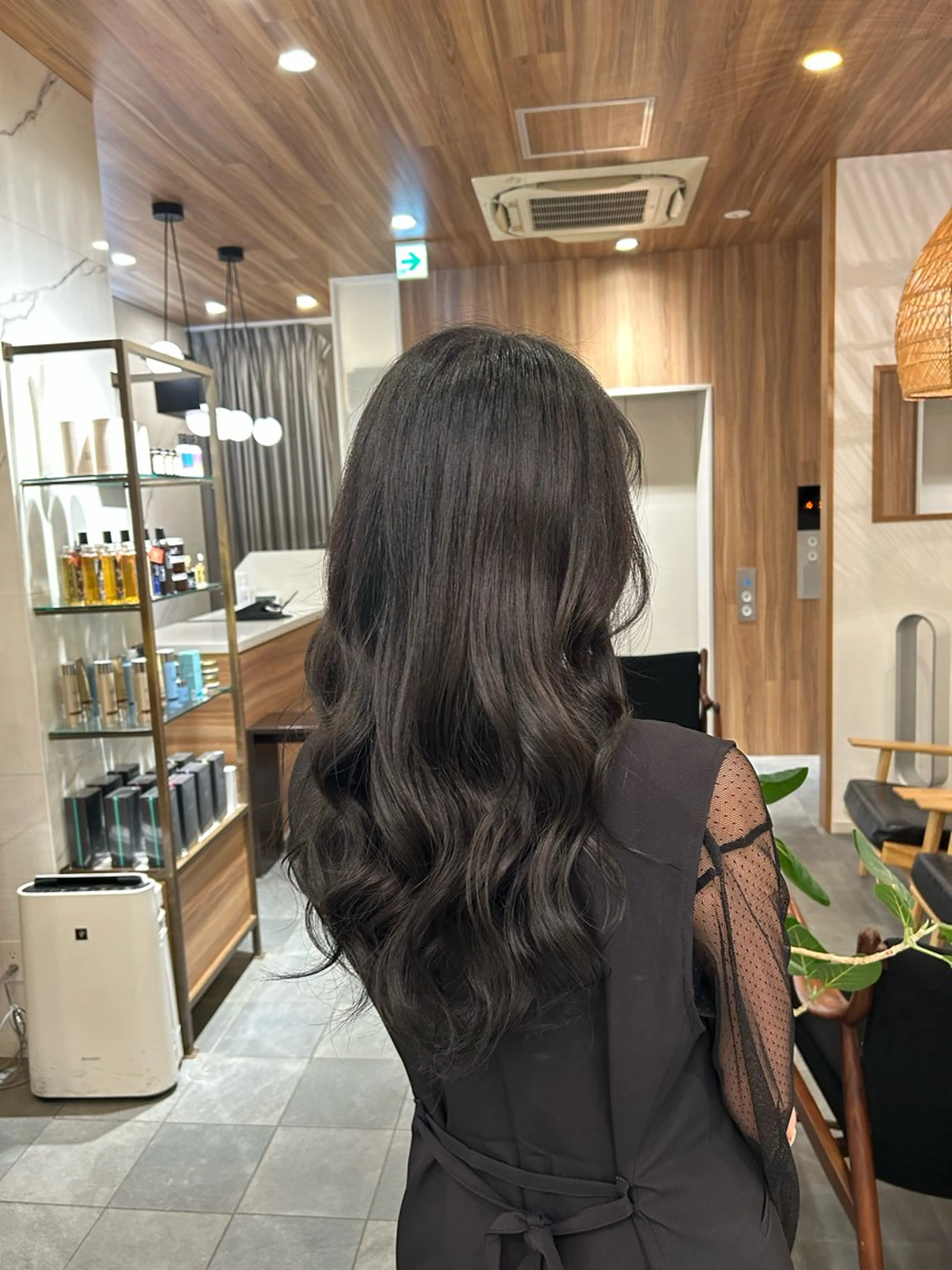 カラー 根本 琴子のヘアスタイル