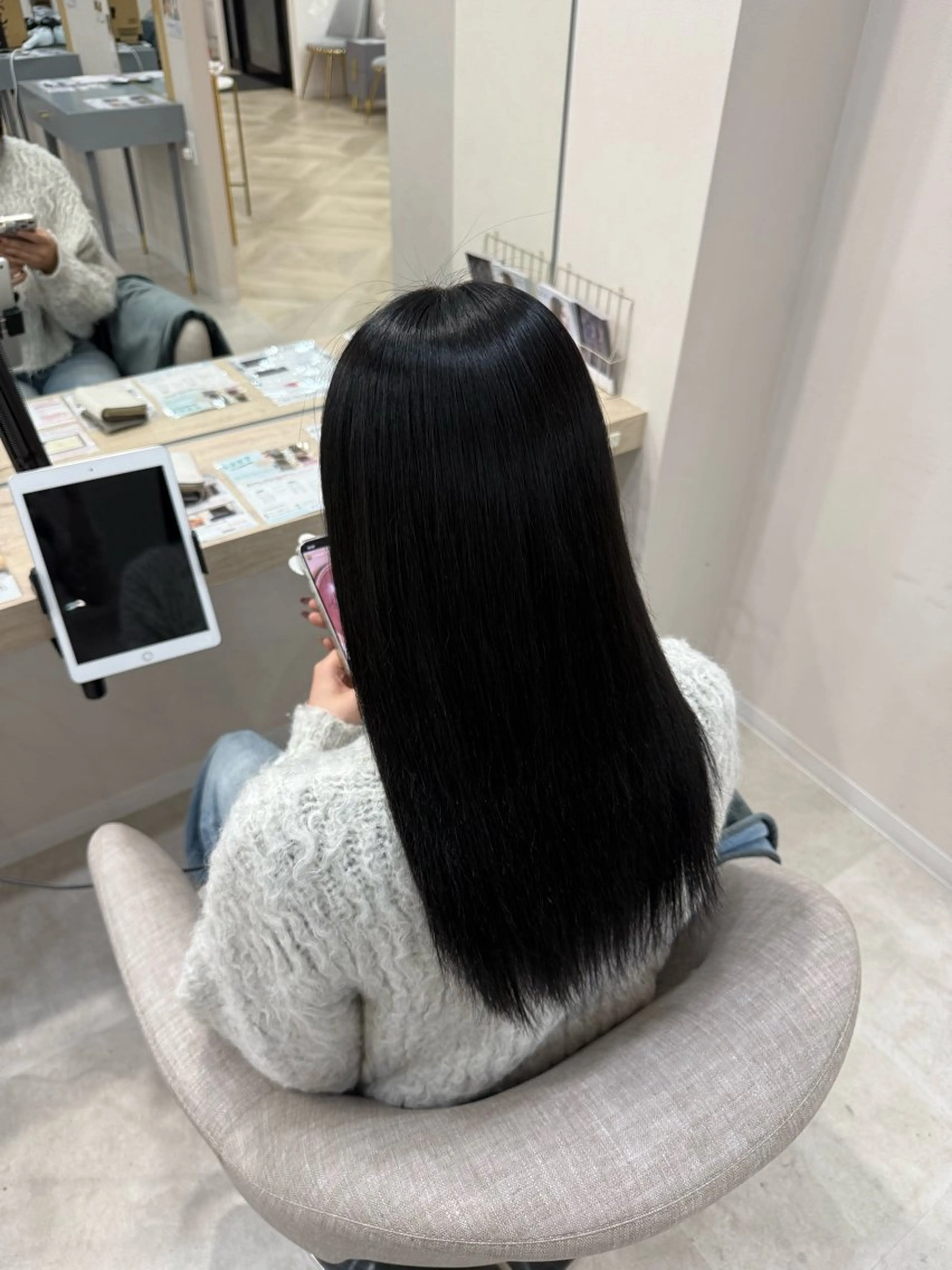 ロング カラー 黒髪 鈴村 桃花のヘアスタイル