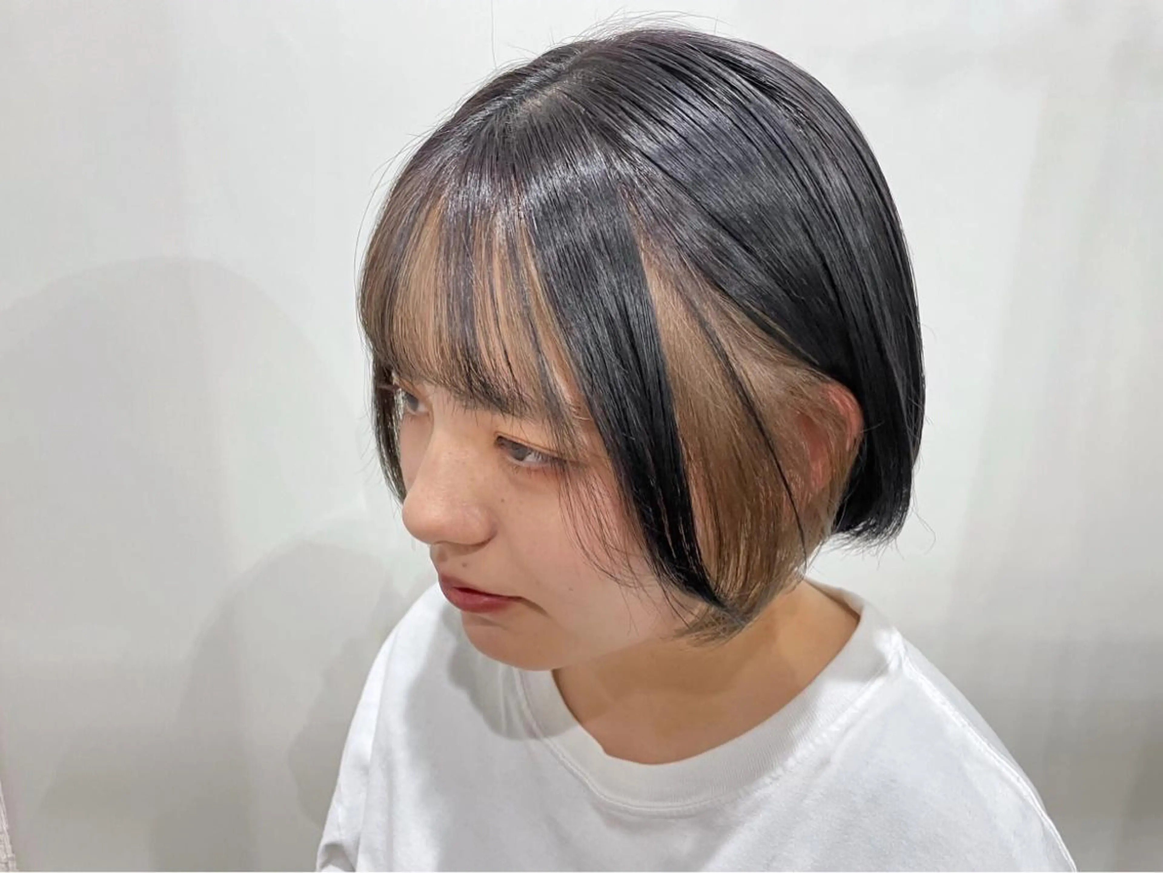 カラー white.梅田 デザインカラー🦄のヘアスタイル