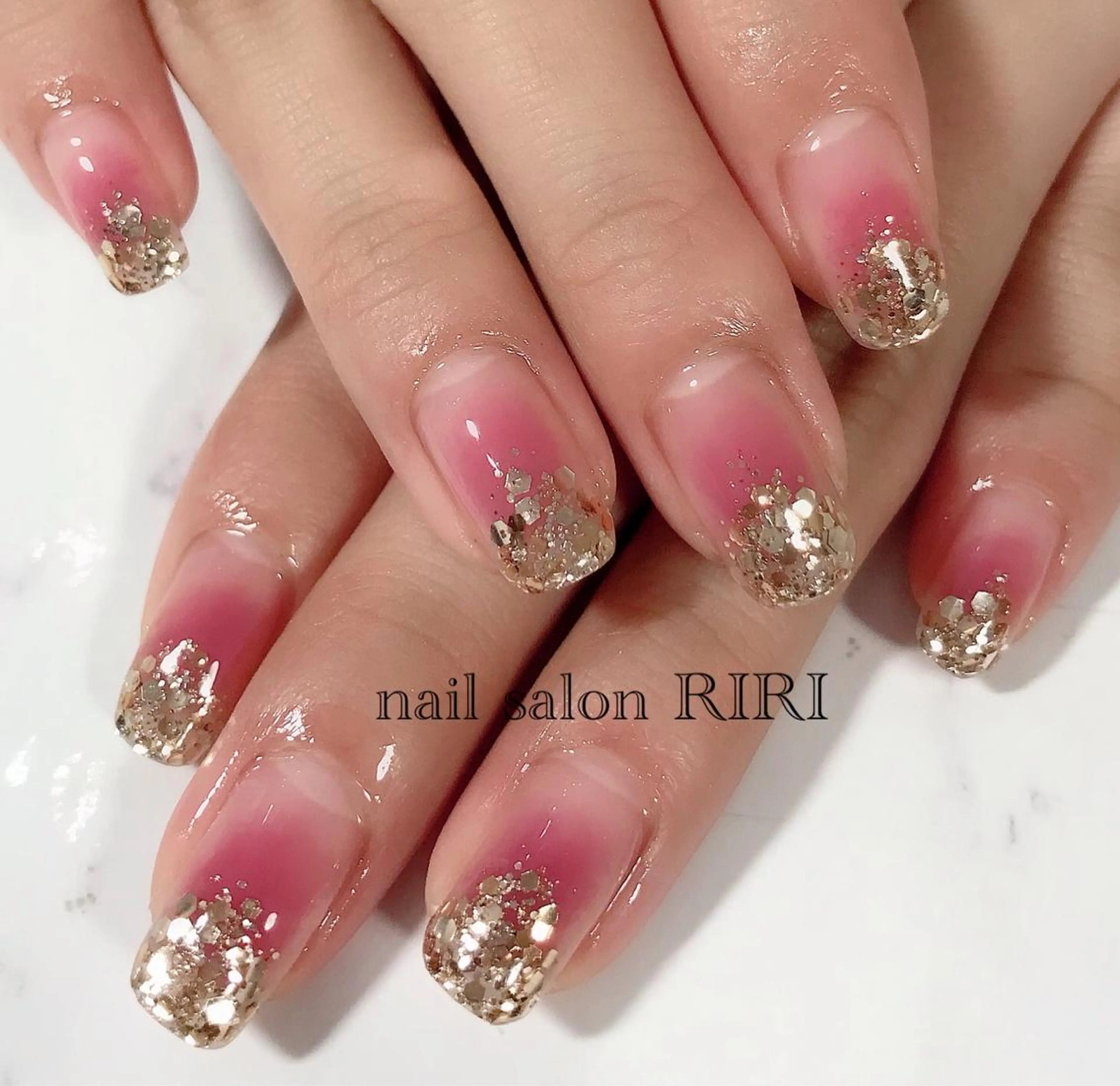 ネイル チークネイル グラデーション ラメ(グリッター) RIRI リリのネイルデザイン