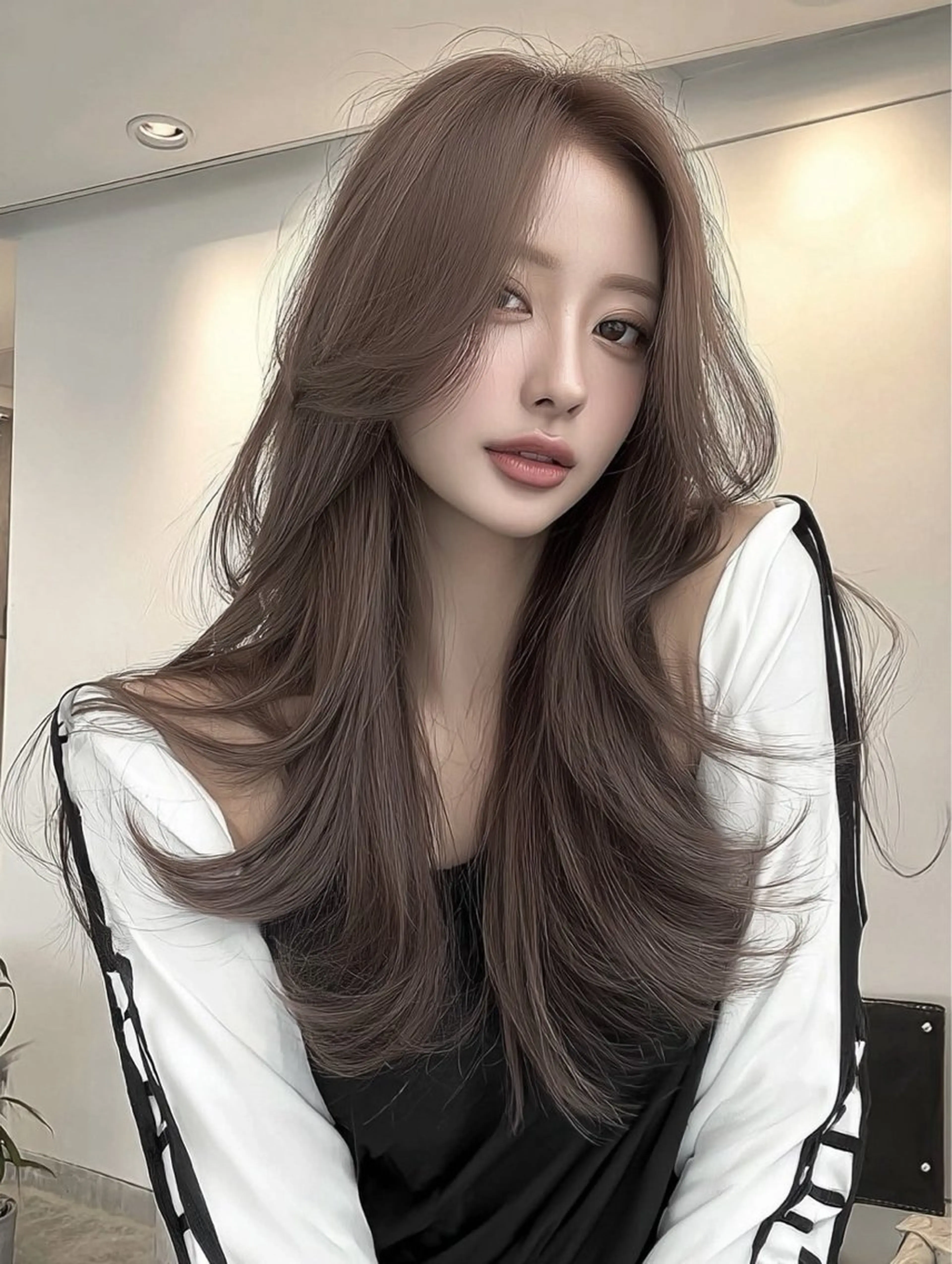 ロング カラー 透明感カラー グレージュ みなみ/盛れる顔周り /マツエク/透明感のヘアスタイル