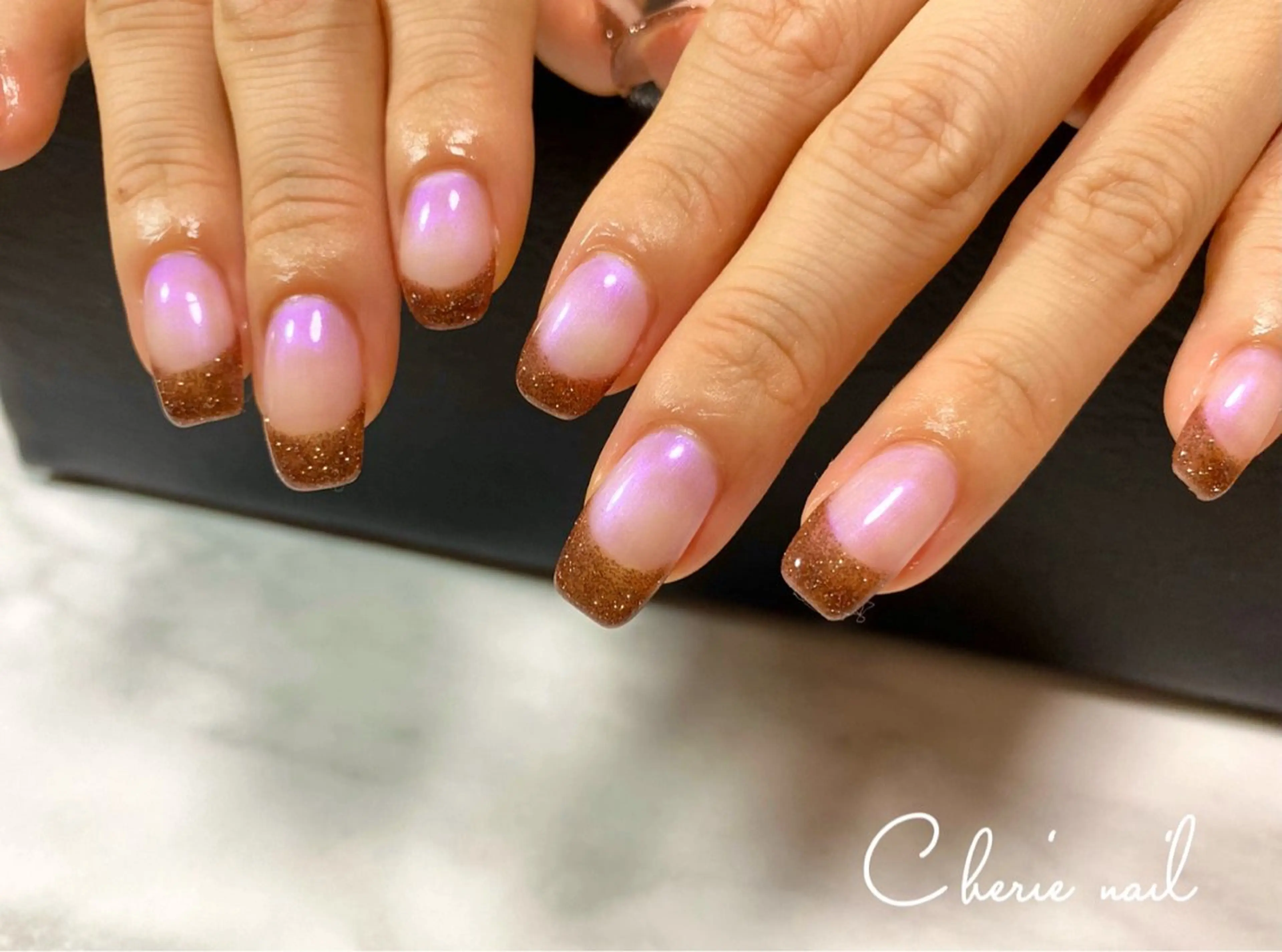 ネイル オーロラネイル ブラウン フラッシュネイル フレンチネイル ジェルネイル ハンドネイル Cherienail yunaのネイルデザイン