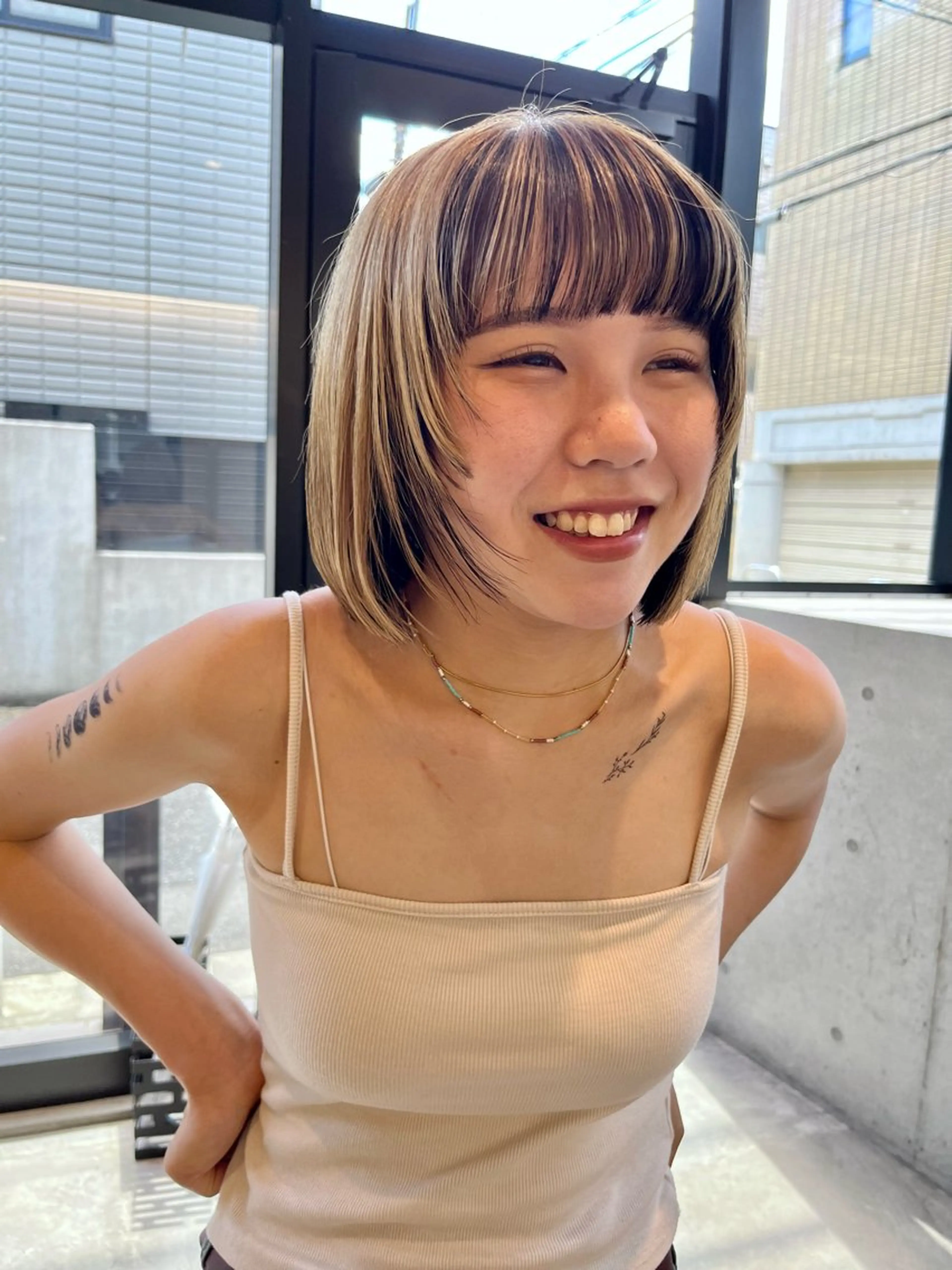 ショート カラー レイヤーカット/ 酸性ストレート梅田のヘアスタイル