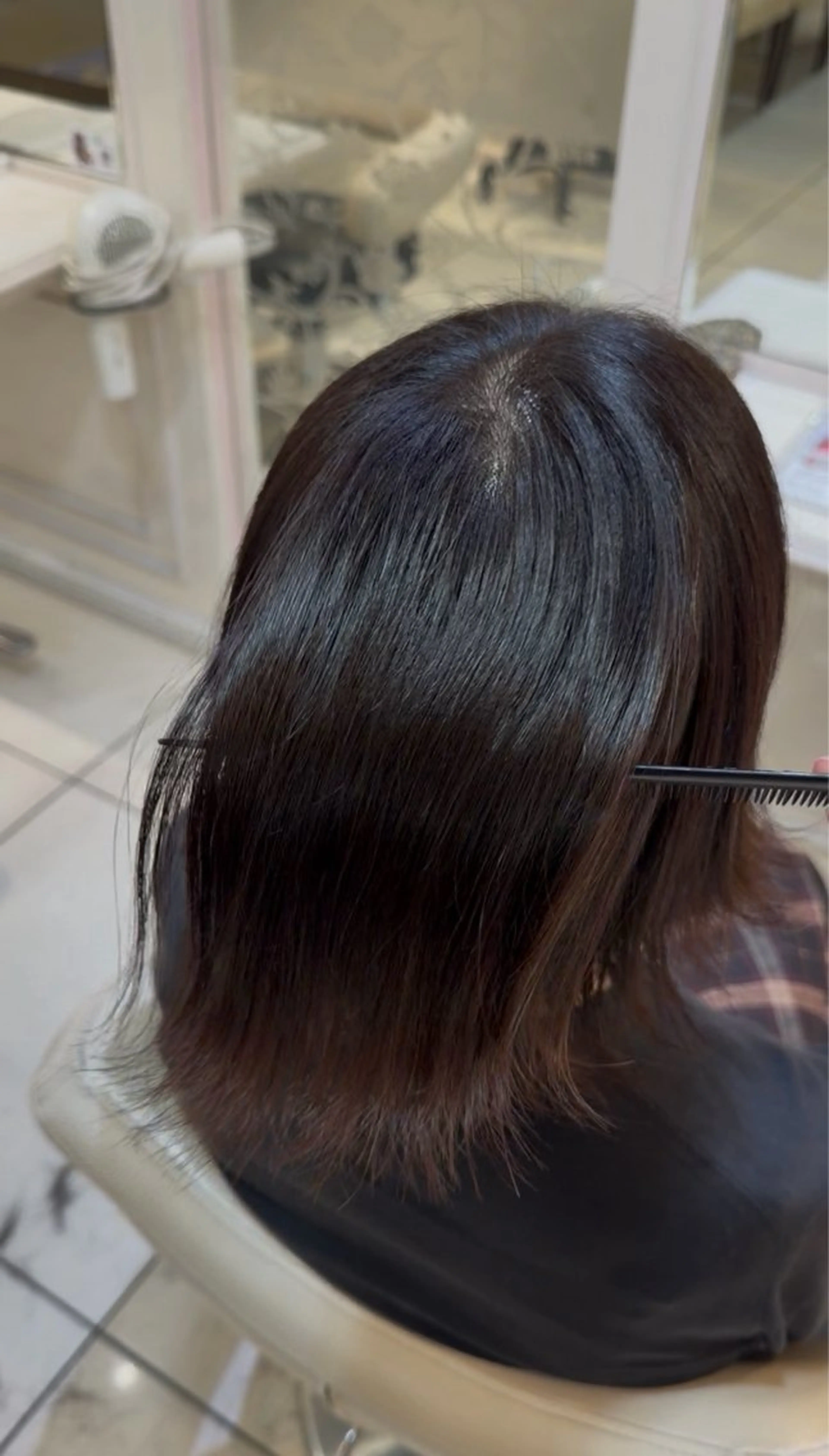 ミディアム カラー ボブ カット ヘアカラー ツヤ重視 ワンカラー🫧Mioのヘアスタイル