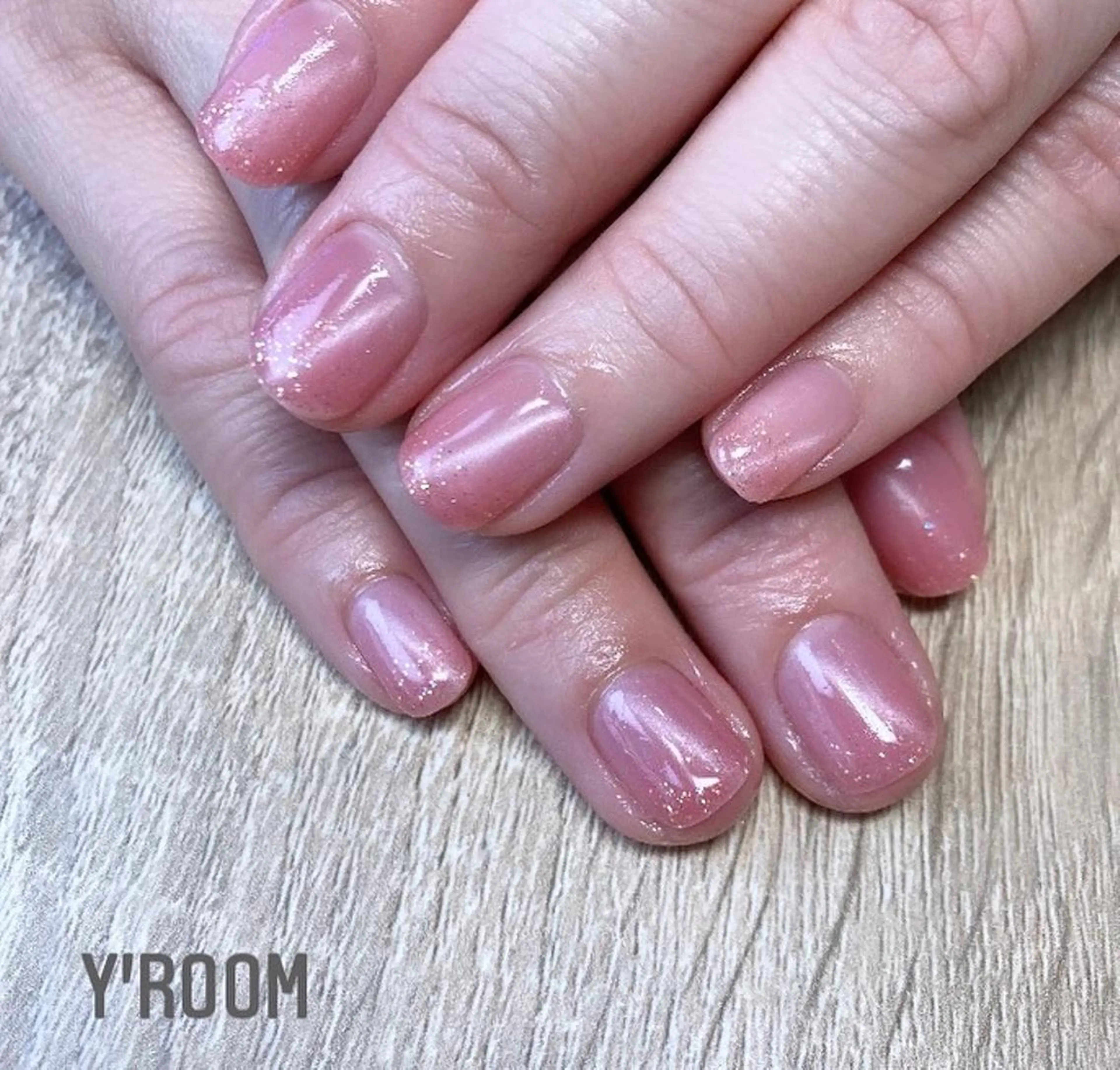 ネイル オーロラネイル フラッシュネイル フットネイル ジェルネイル 氷ネイル・うるうるネイル ハンドネイル YUKA （ネイリスト）のネイルデザイン