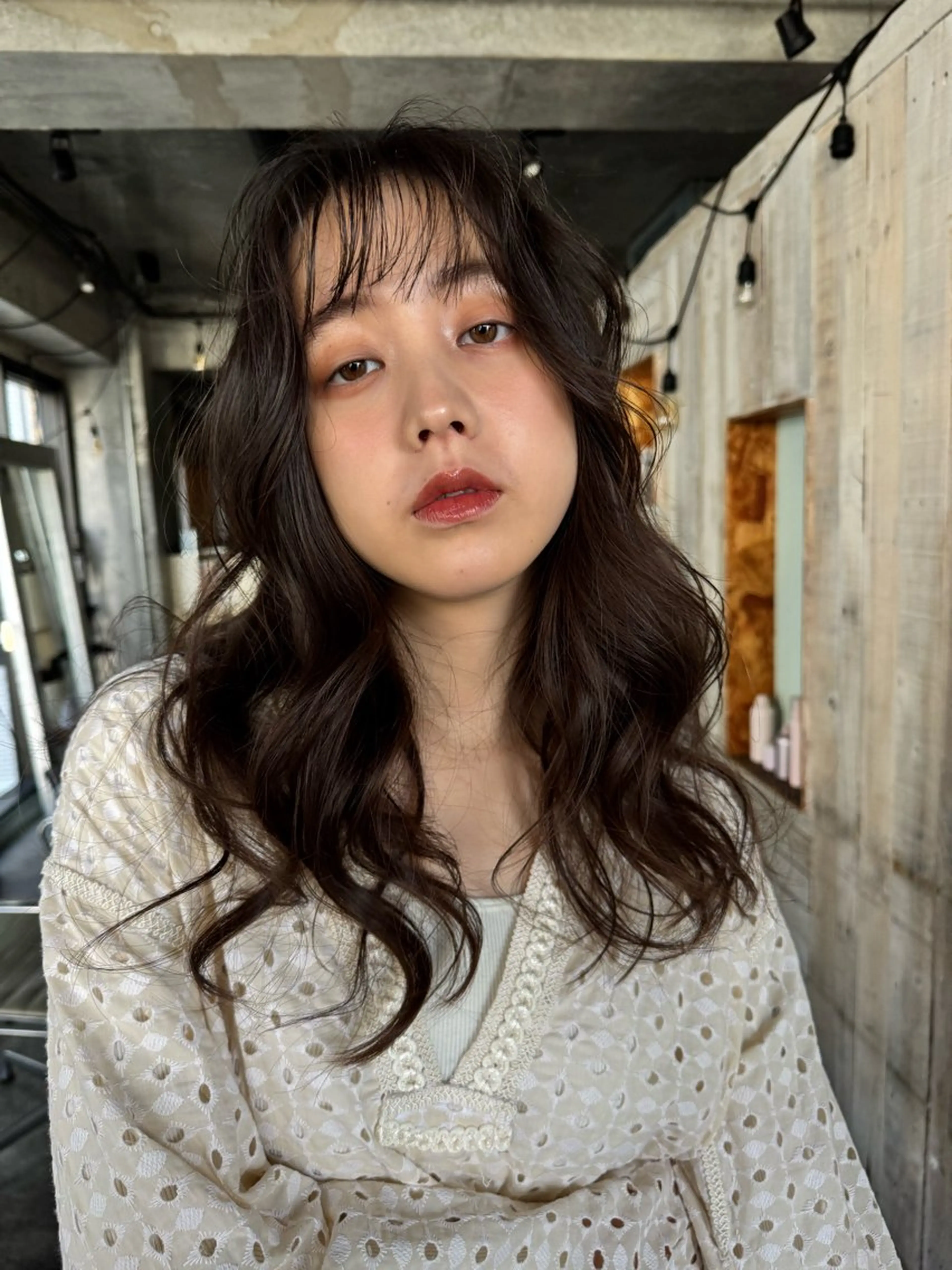 ロング ブリーチカラー/ブロ ンドレイヤーカットのヘアスタイル