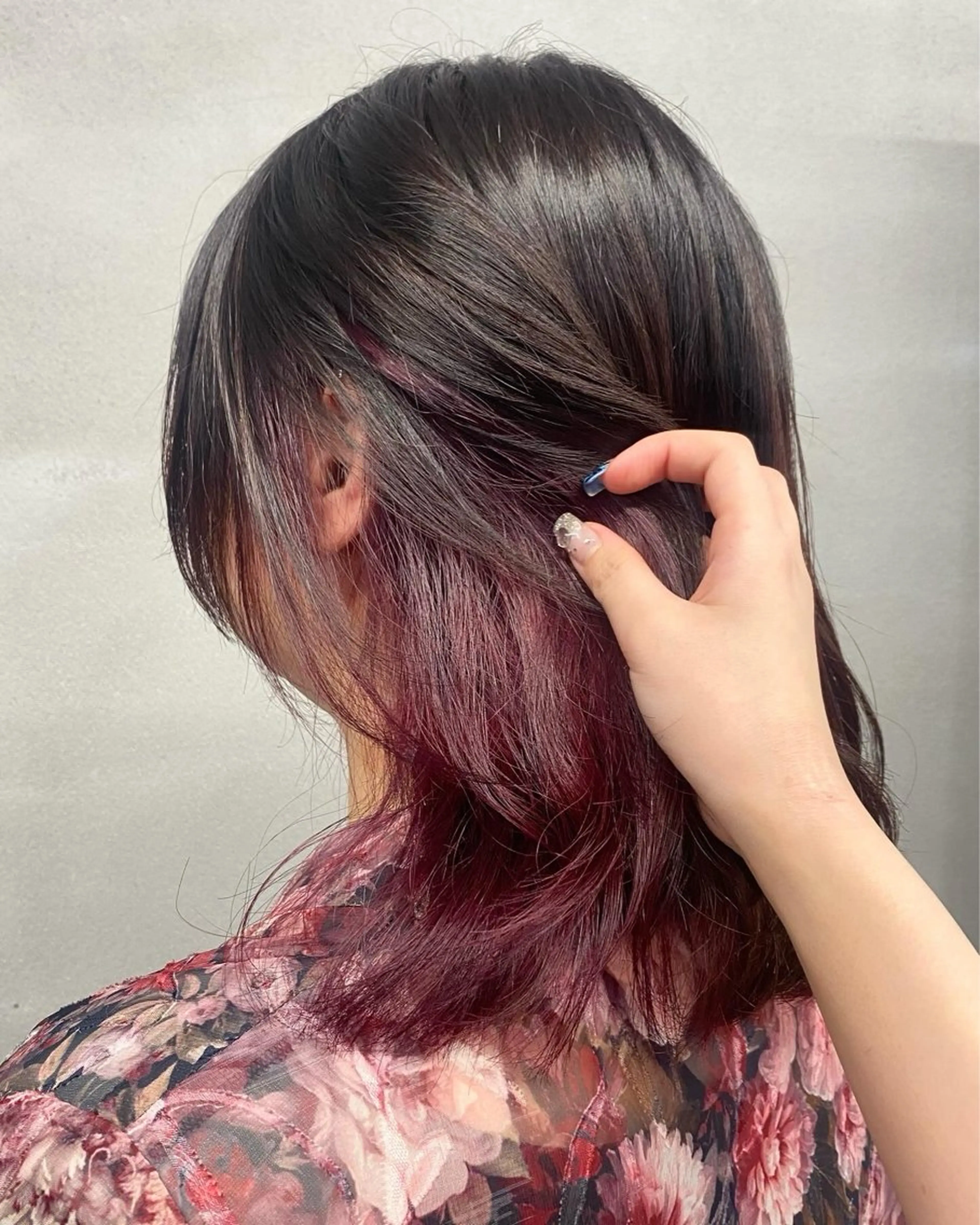 セミロング カラー ブリーチ カシス デザインカラー イヤリングカラー ラベンダーカラー 柏 デザインカラー/ レイヤー🐣シオリのヘアスタイル