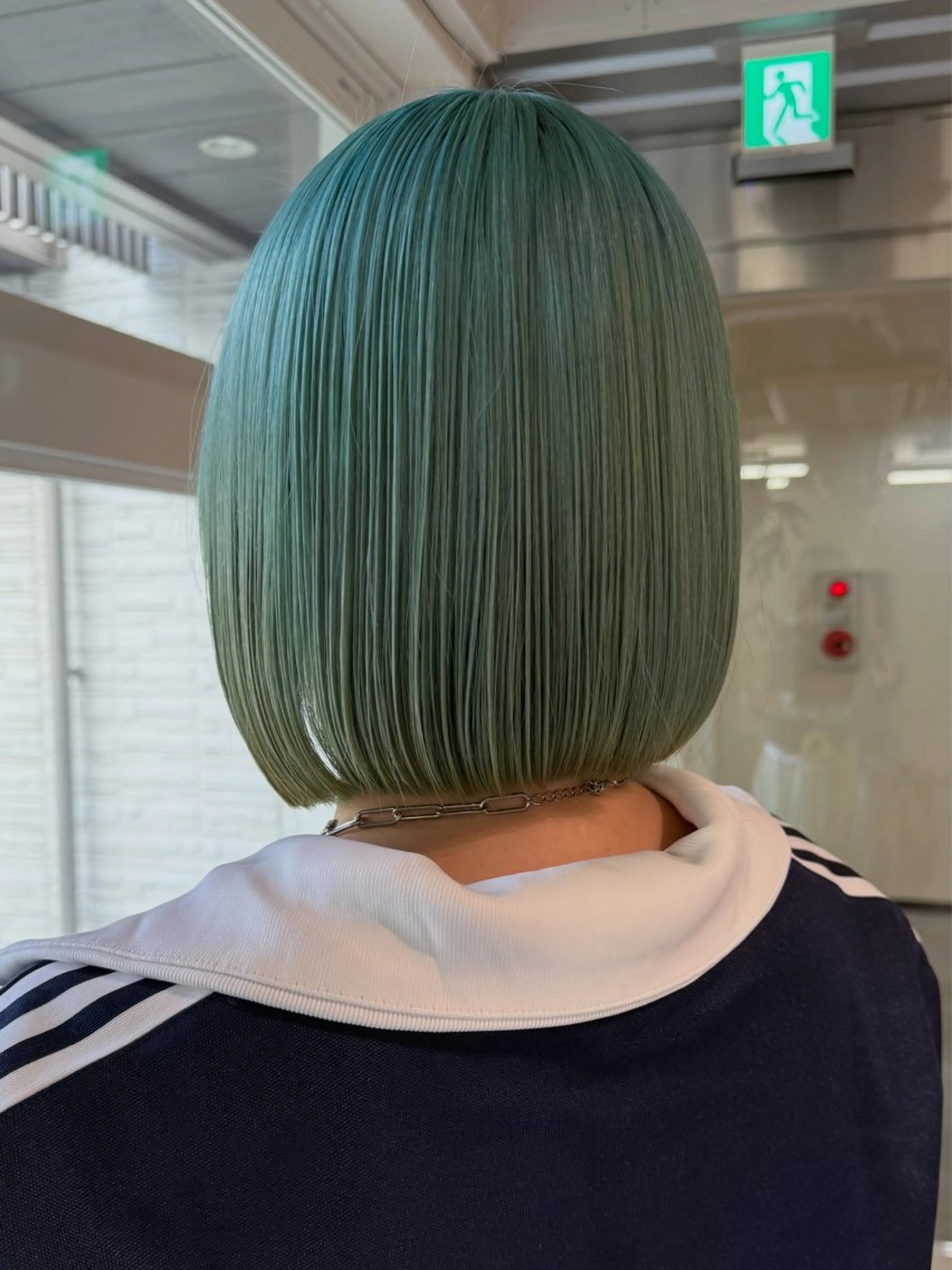 ショート カラー ブリーチ ケアブリーチ ダブルカラー ハイトーンカラー ミント カット ヘアカラー RorriM natsuのヘアスタイル