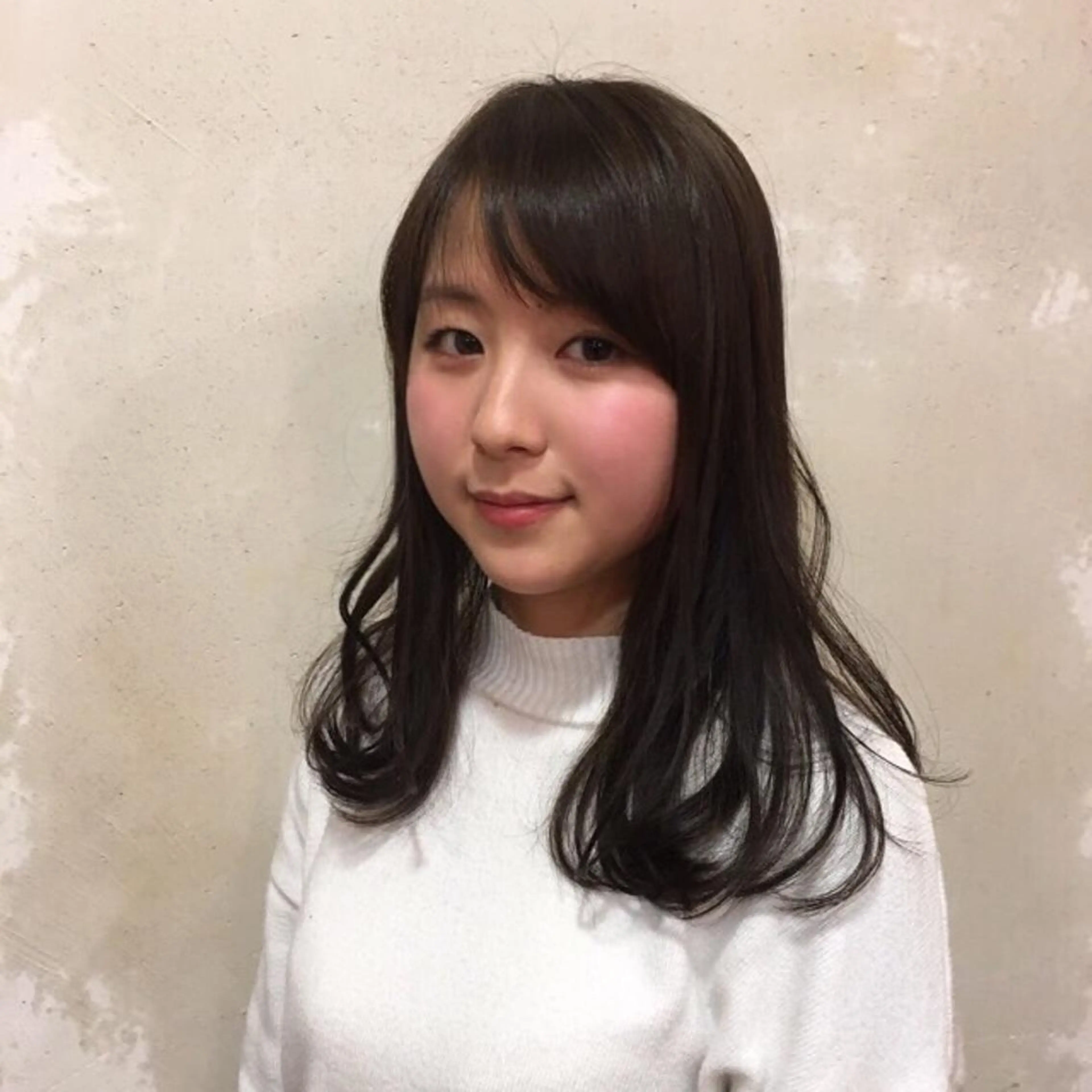 ロング カラー アッシュ ベージュカラー 井上 日菜乃のヘアスタイル