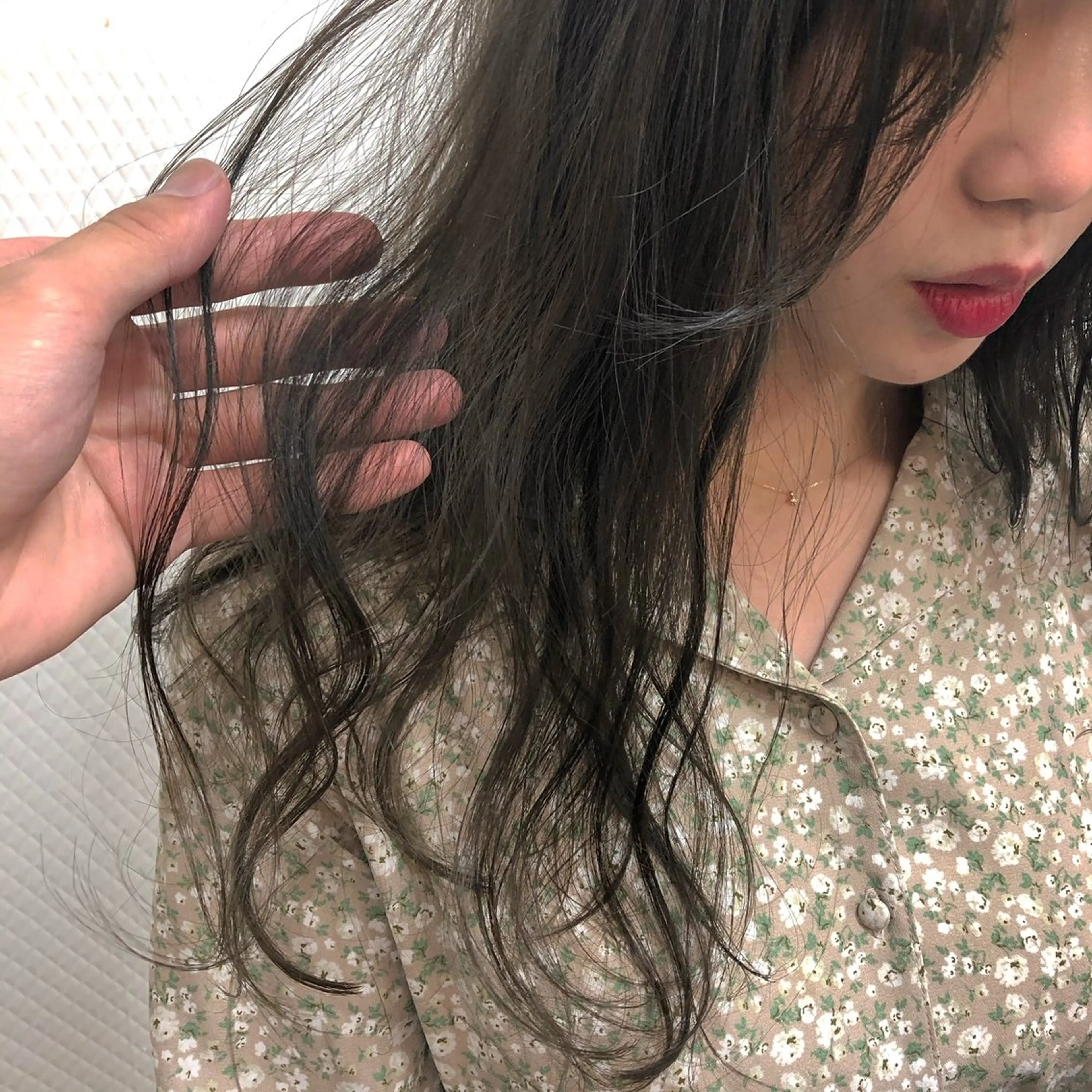 セミロング カラー アッシュ ベージュカラー ブラウンカラー 透明感カラー グレージュ 赤み消し/透明感 オリーブ/福田れんのヘアスタイル