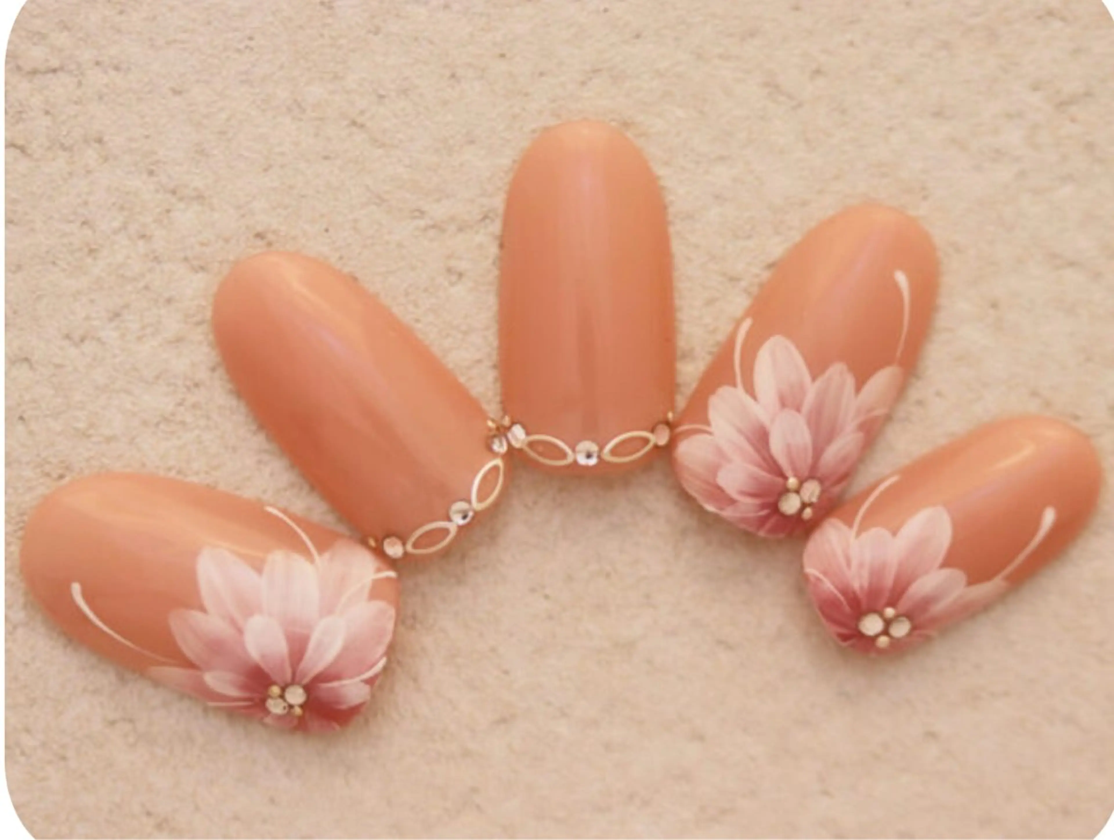 ネイル ネイル ルージュのネイルデザイン