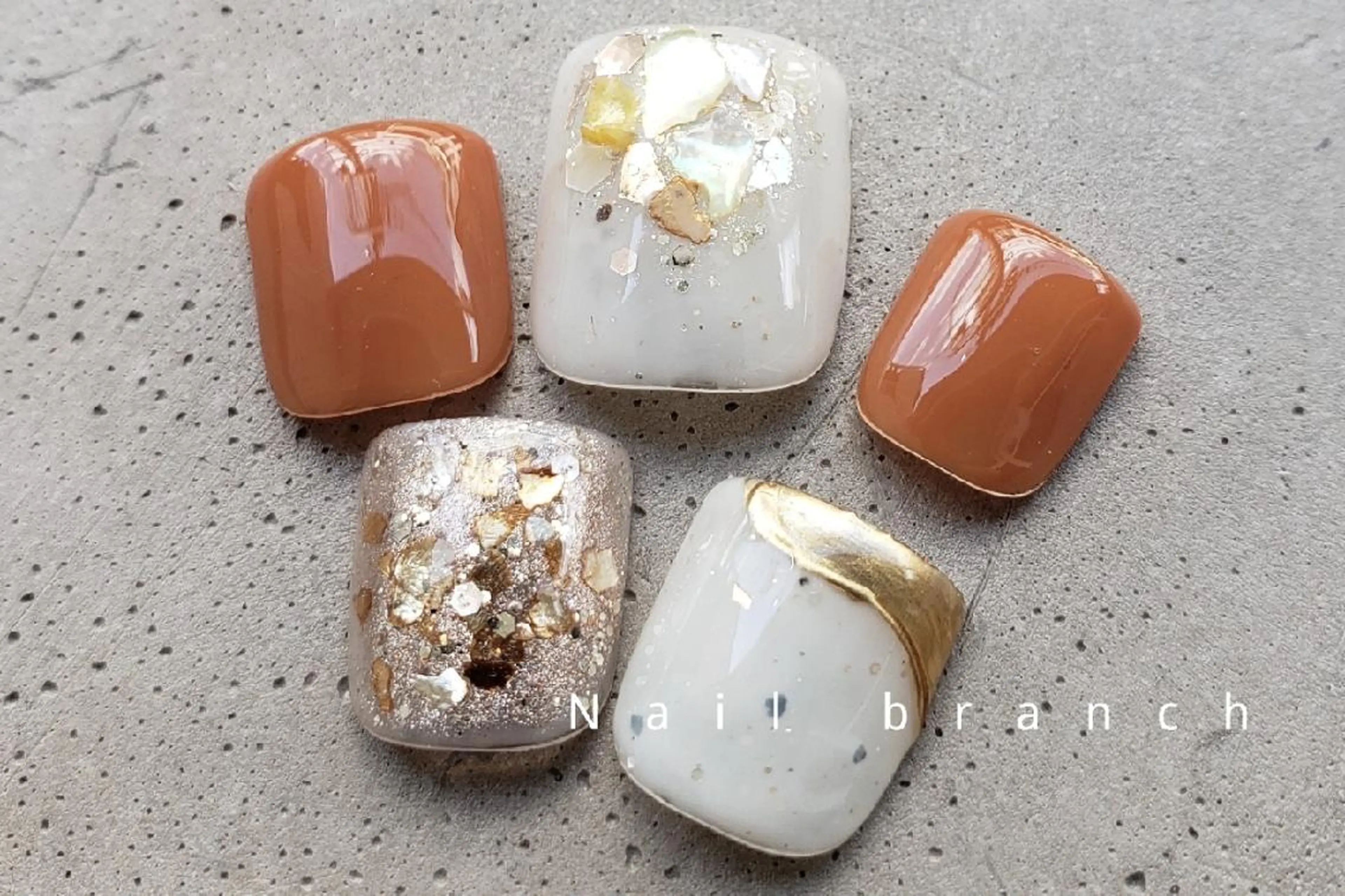 ミディアム カラー パーマ ヘアアレンジ ネイル マツエク・マツパ アイブロウ Nail branchのネイルデザイン