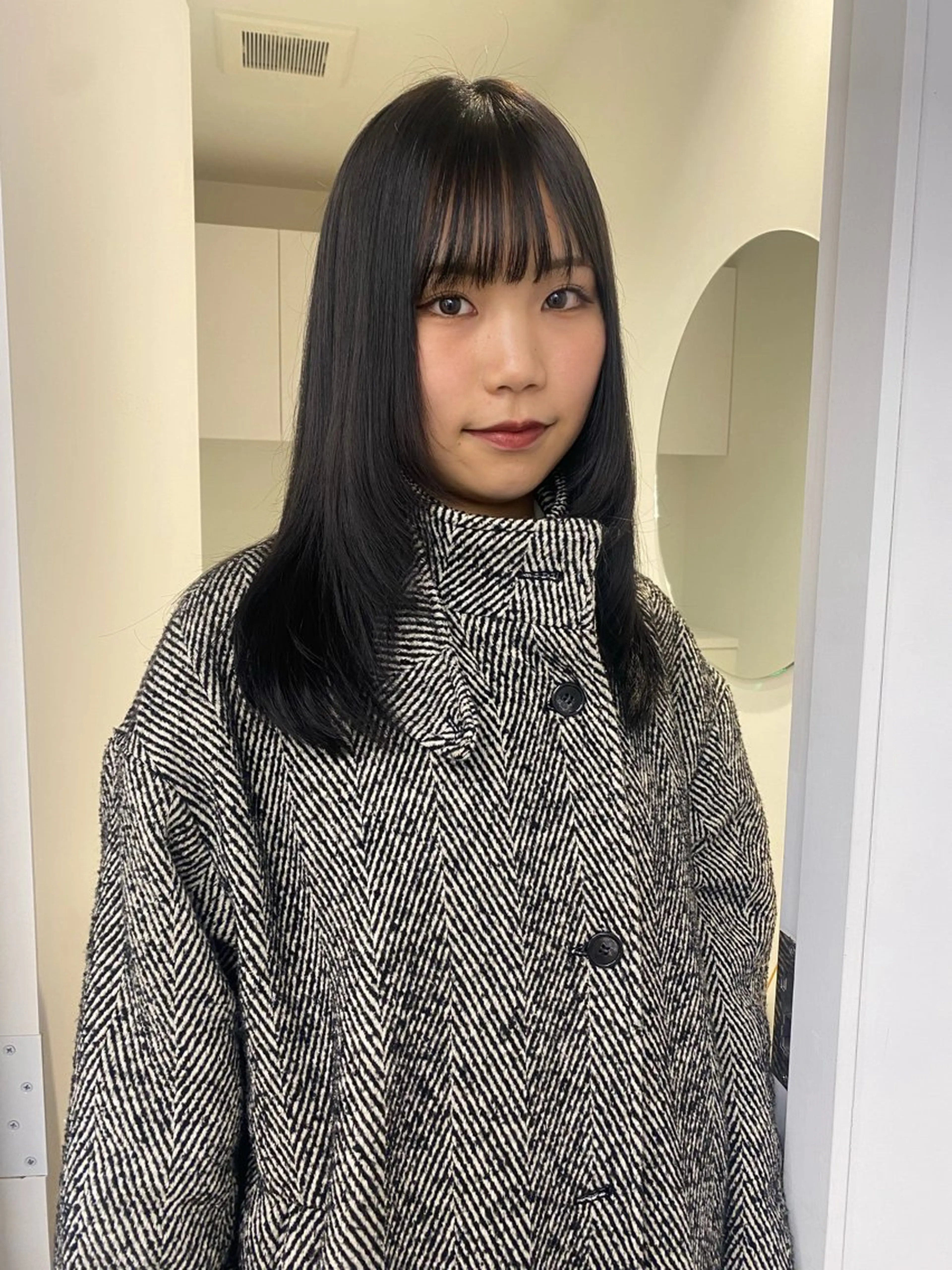 ミディアム カラー 顔まわりレイヤー レイヤーカット 小顔カット カット ヘアカラー トリートメント ボブ/ハイトーン REINAのヘアスタイル