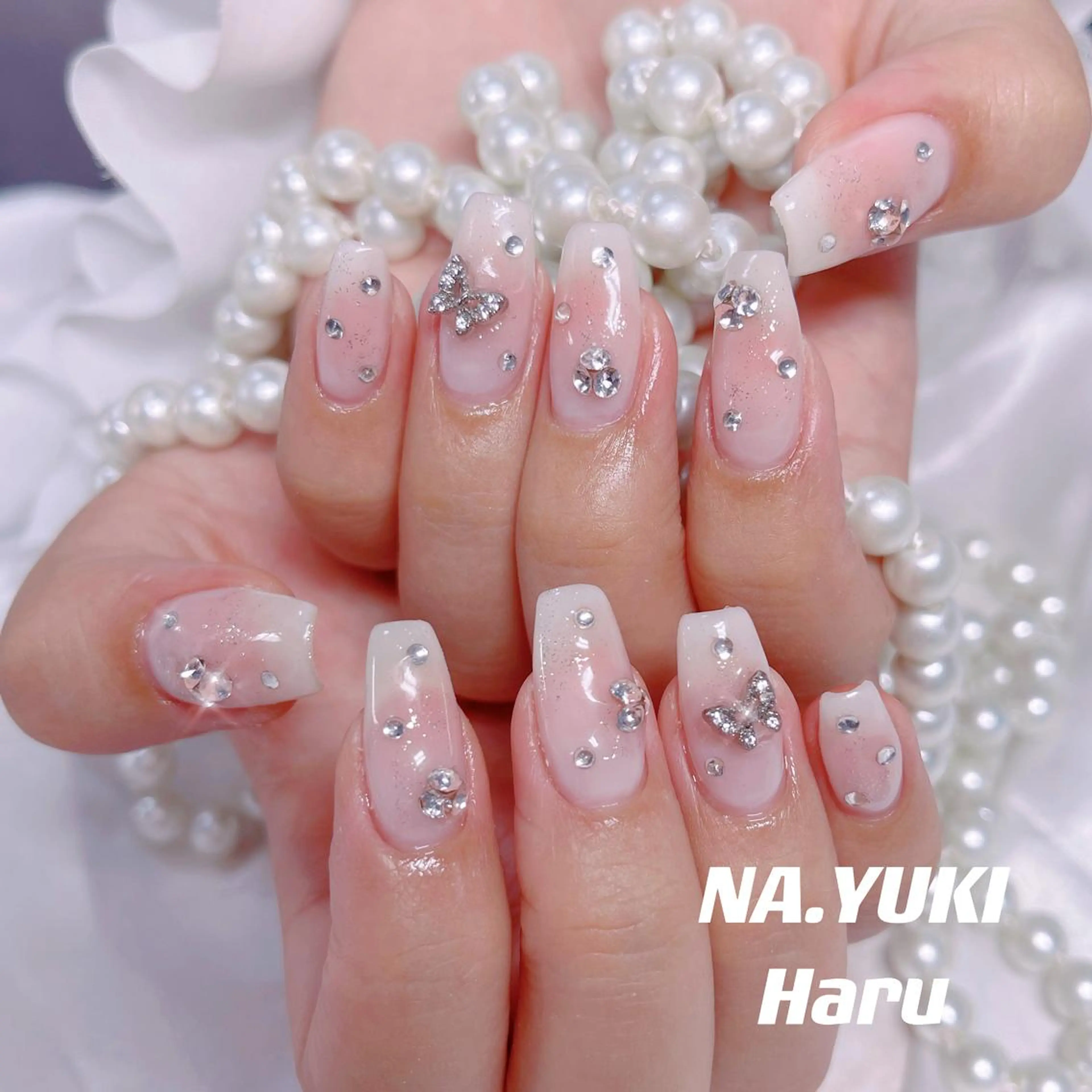 ネイル 🦋 Queenieのネイルデザイン