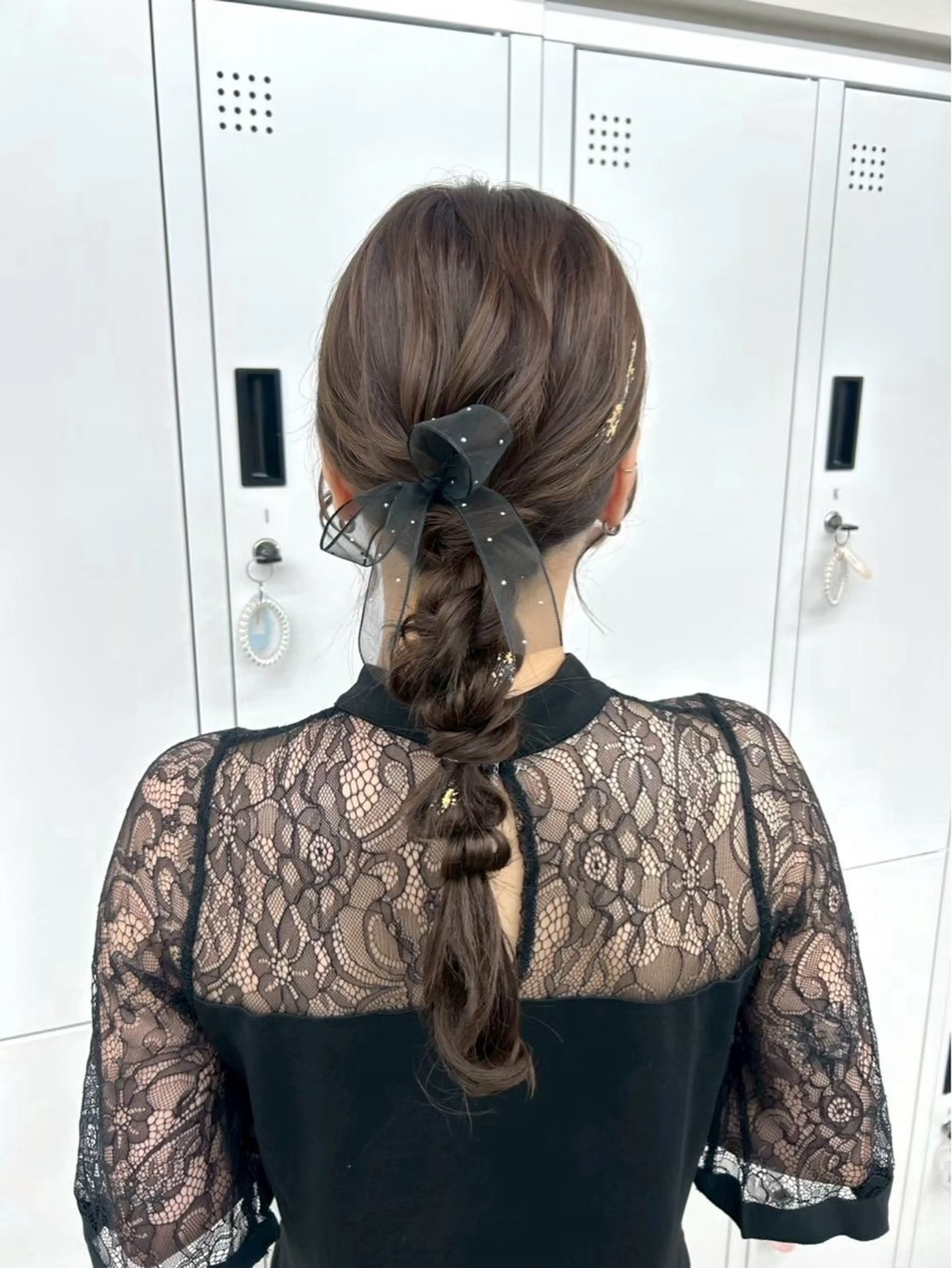 お呼ばれヘアの定番【編みおろしアレンジ】の写真