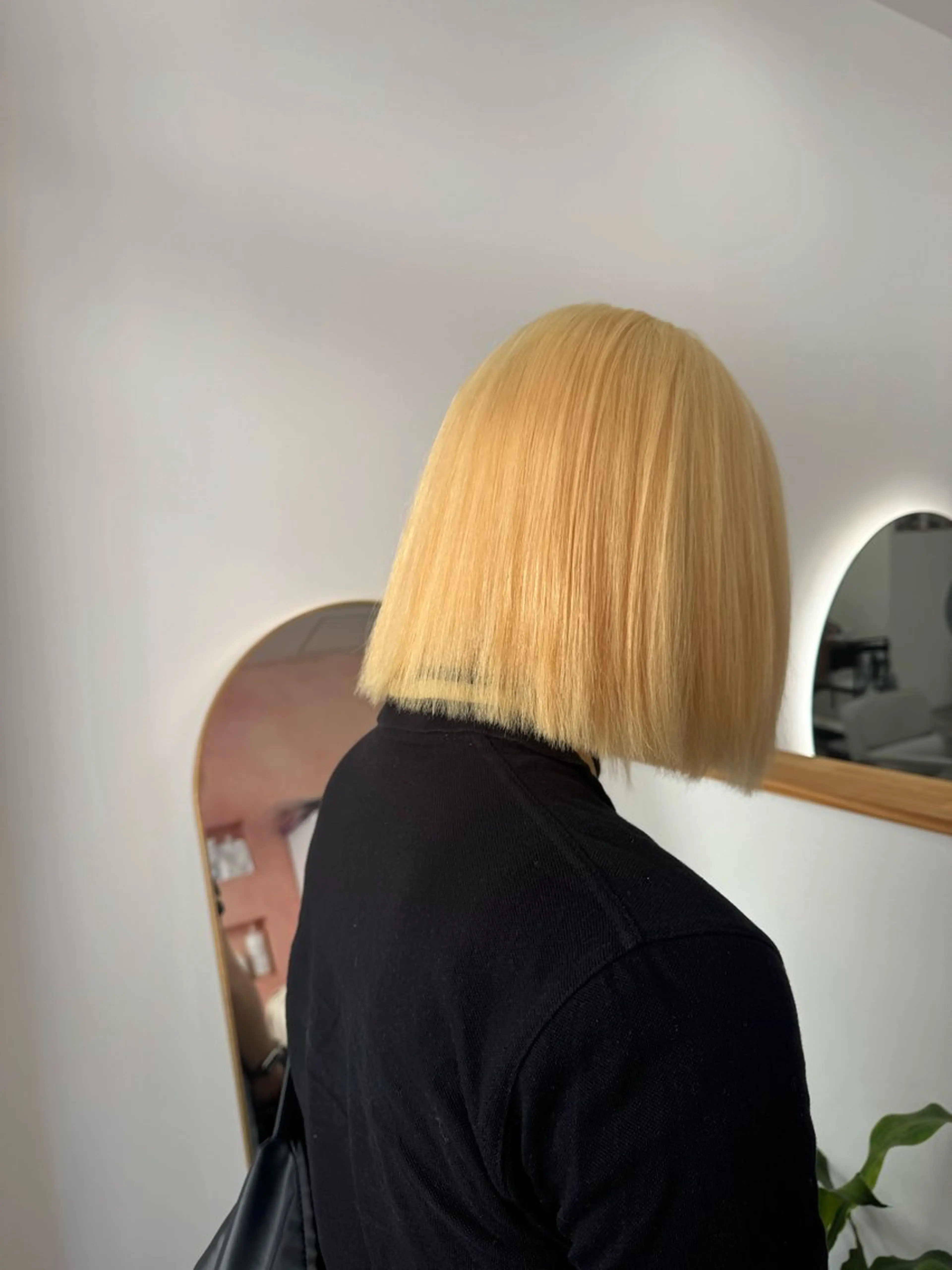 ミディアム イエローカラー ボブ レイヤーカット ベージュ/KANAのヘアスタイル