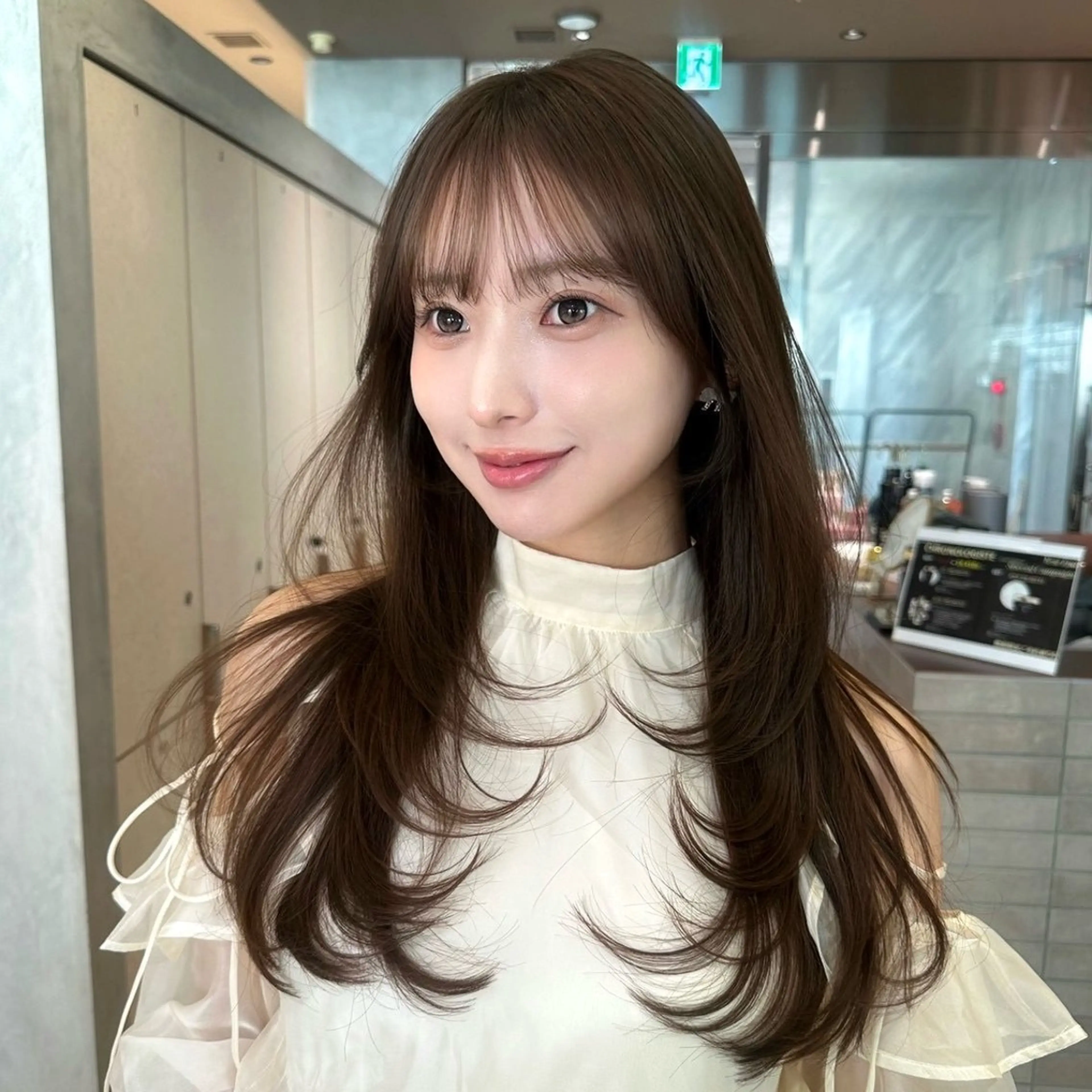 ミディアム カラー カット ヘアカラー トリートメント 髪質改善|透明 感カラー🩵レイヤーのヘアスタイル