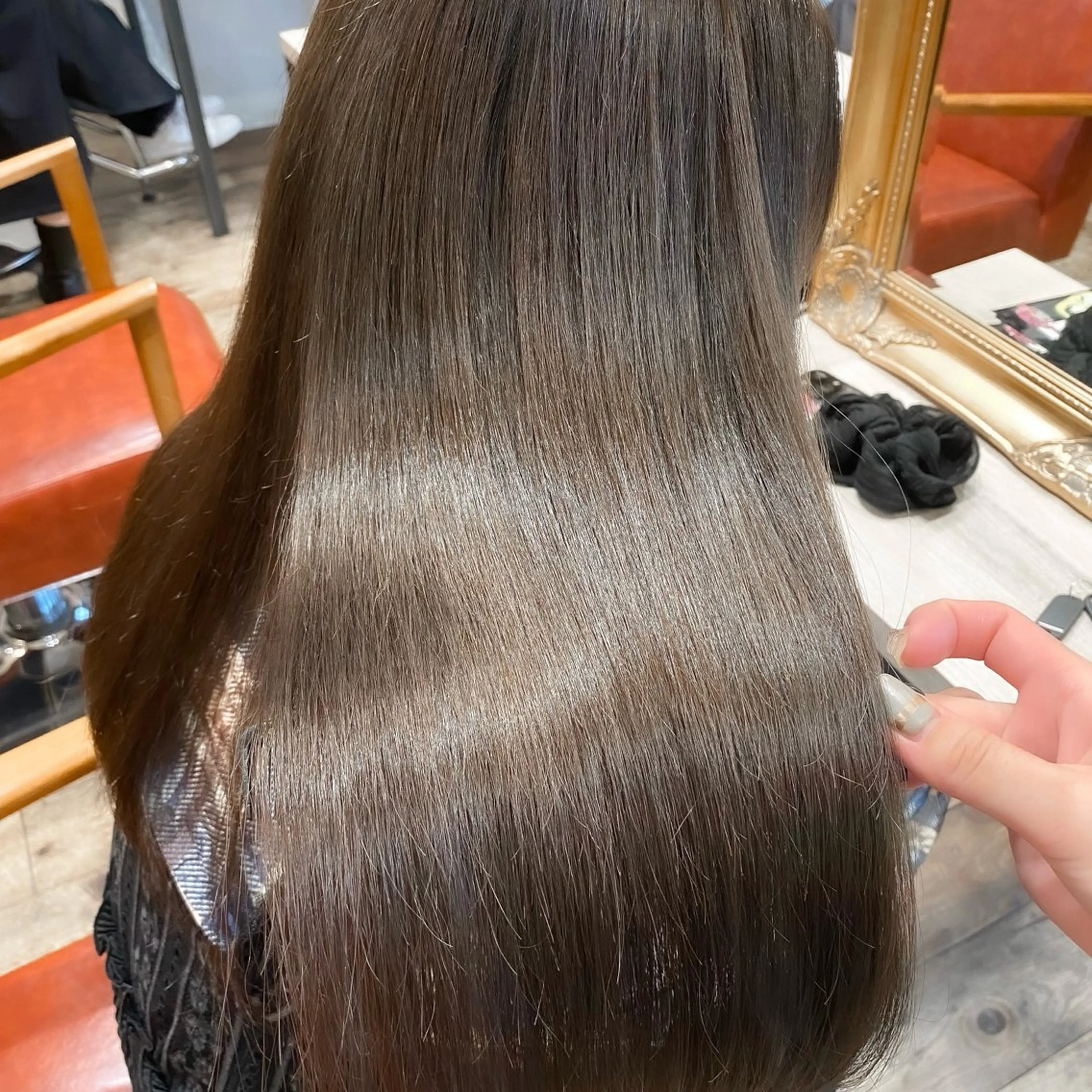 セミロング カラー ベージュカラー 透明感カラー オリーブベージュ カット ヘアカラー トリートメント 🌈艶髪縮毛矯正🌈 岡野美典のヘアスタイル